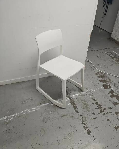 Vitra cafeteria chair - Stackable model, sled base