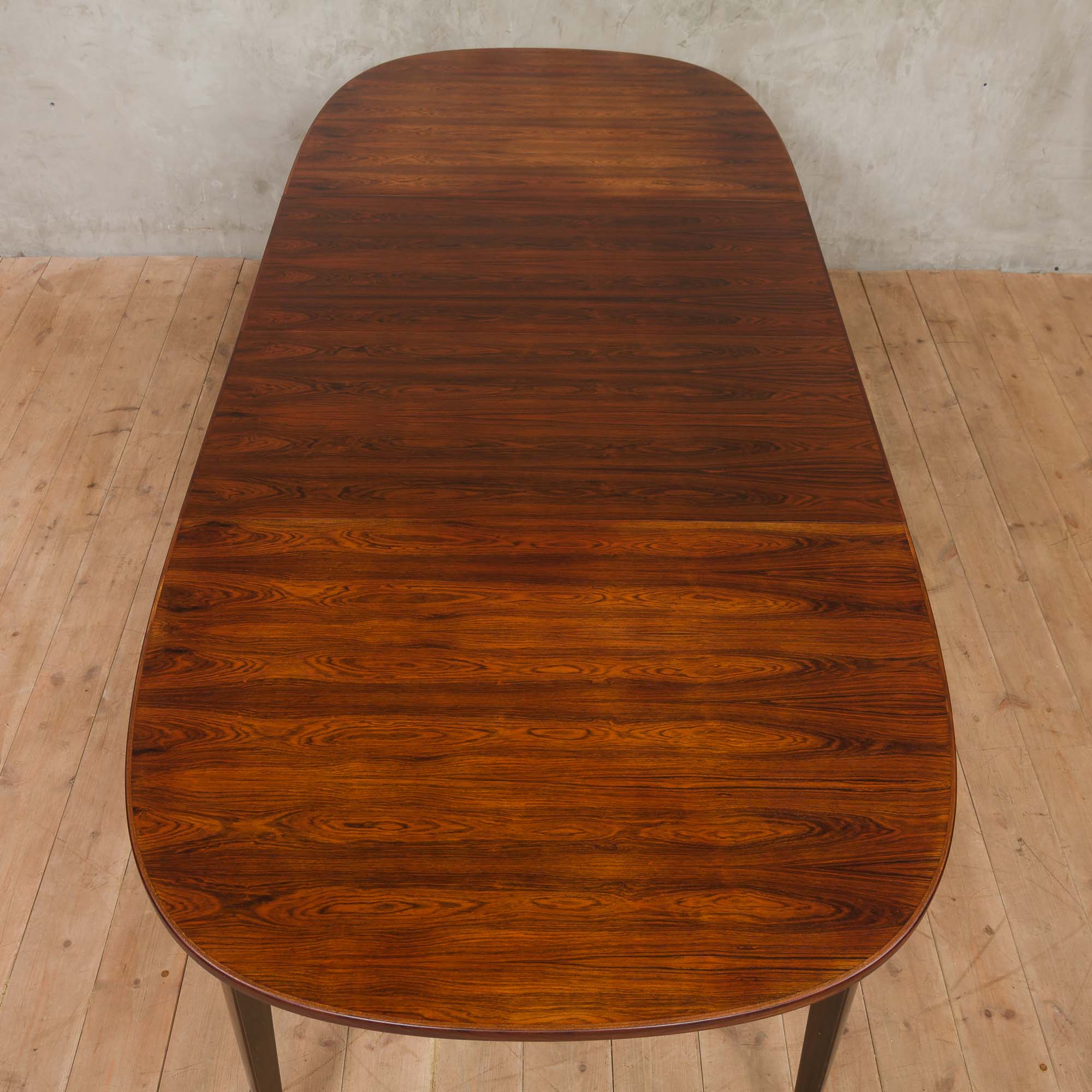 Omann Jun oval rosewood extension table