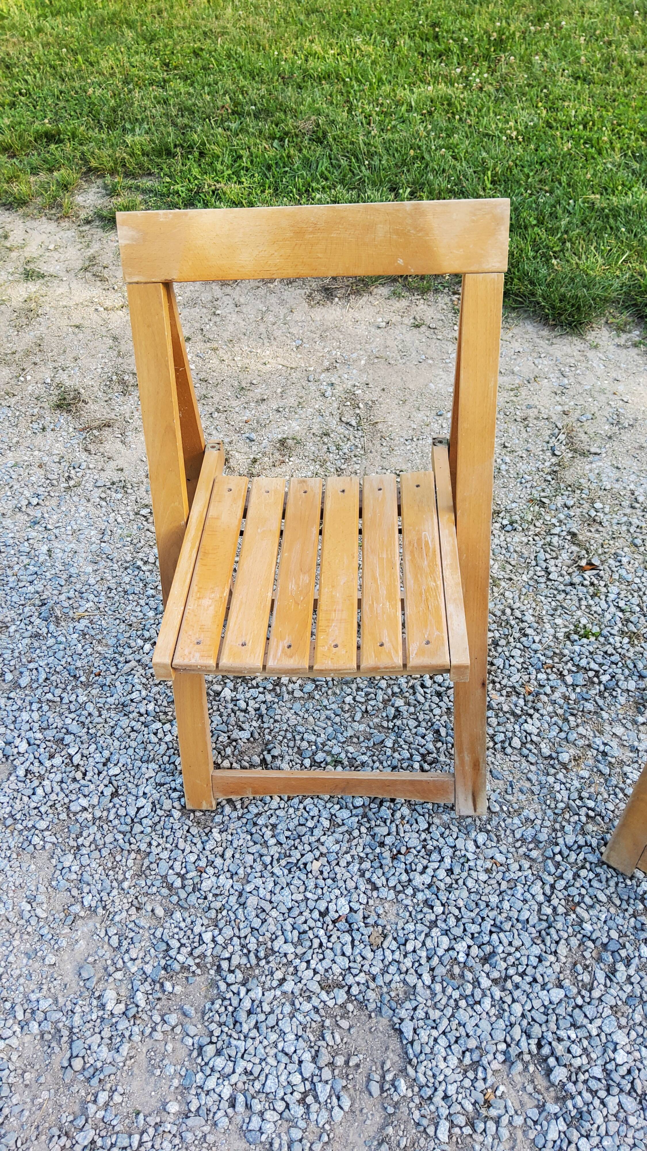 Pair of folding chairs with beech slats from the 70s