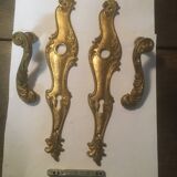 Béquilles et plaques en laiton de style Louis xv
