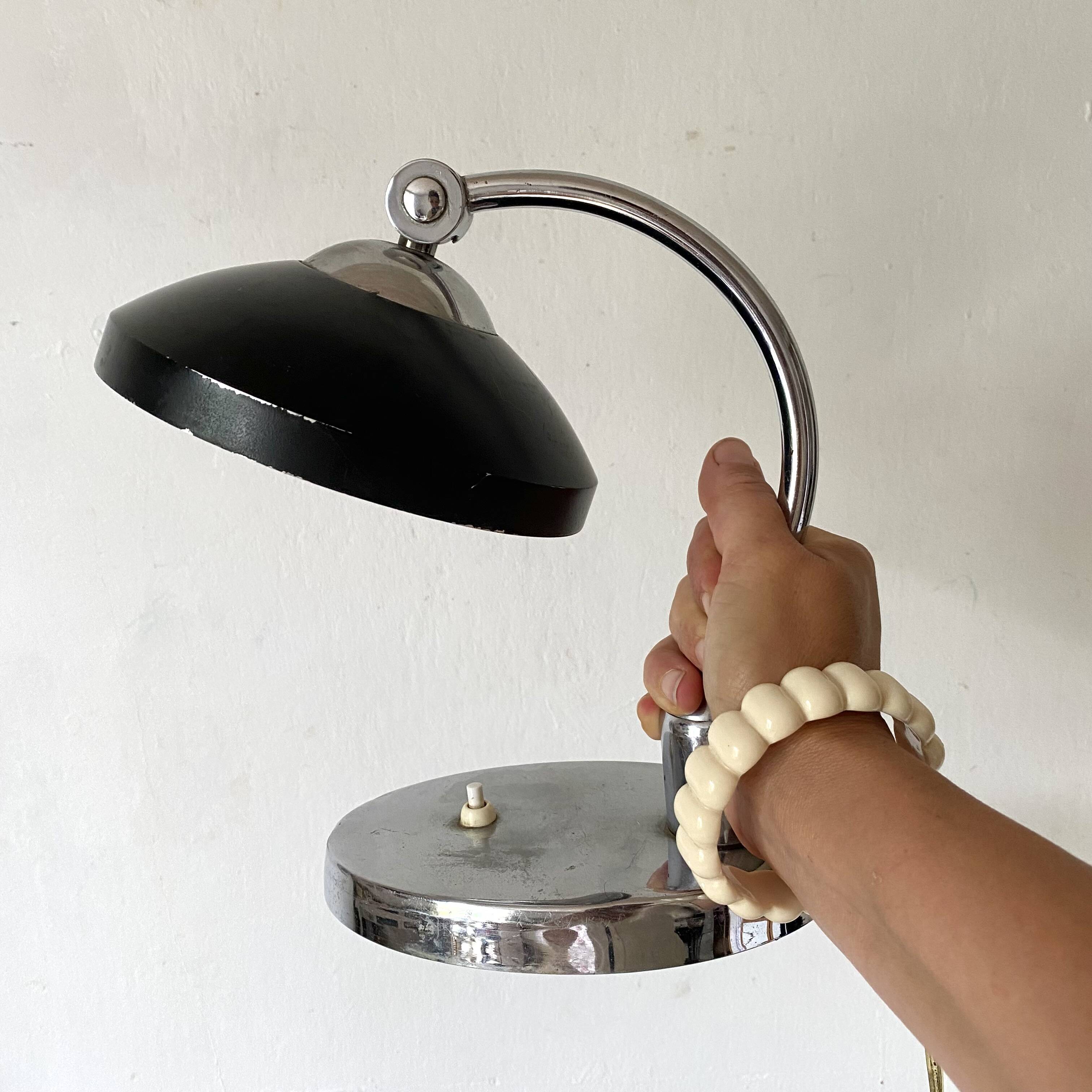 Adjustable art deco lamp