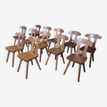 Lot de 12 chaises de chalet en bois sculpté années 60 France