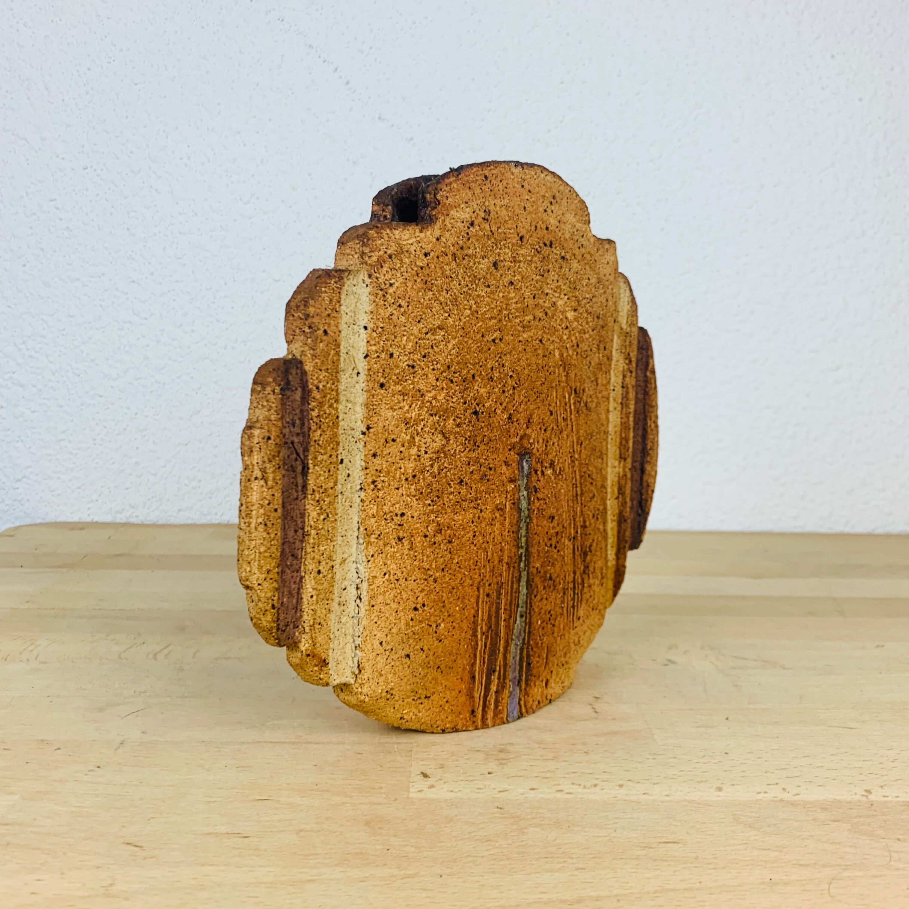 Brutalist lens vase sandstone chamotté