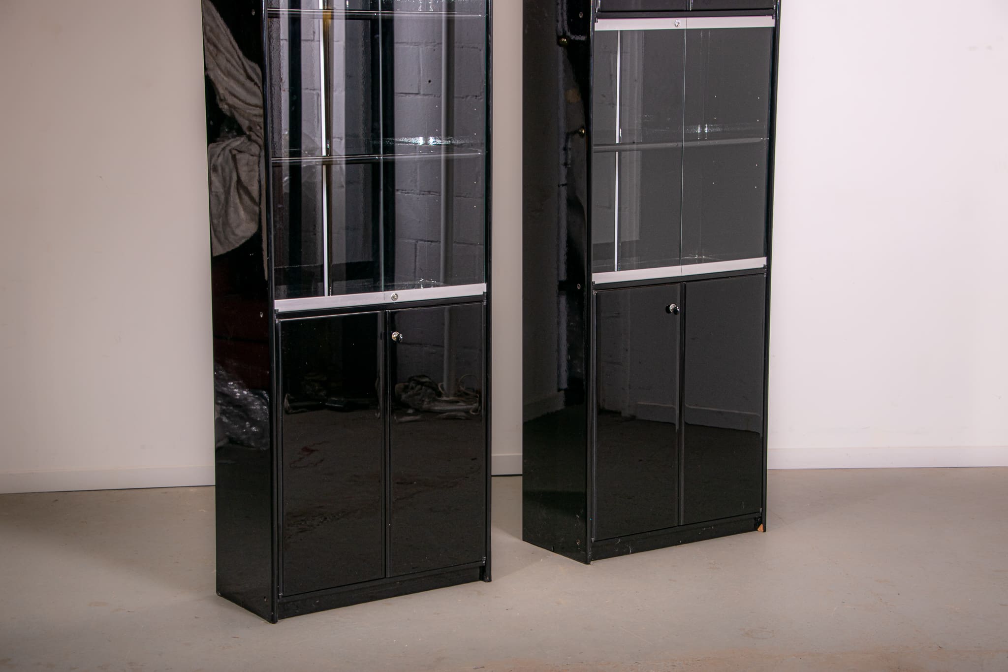 Set of Olinto book cases designed by Kazuhide Takahama for B&B Italia circa 1980