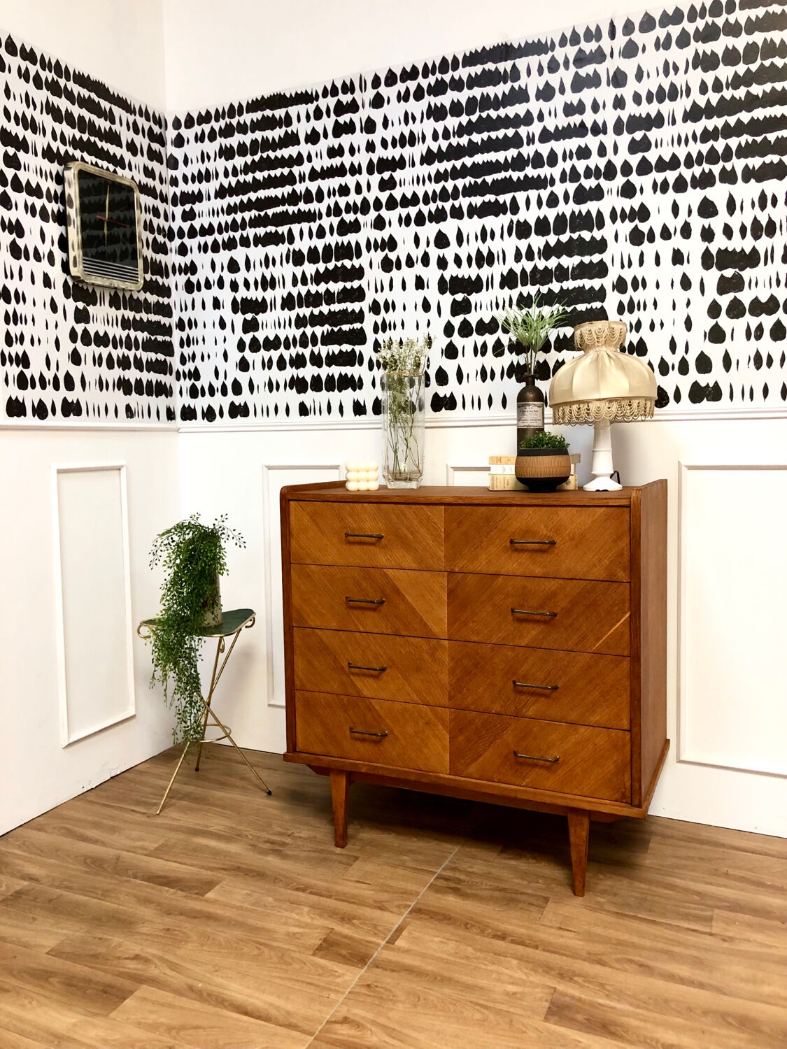 Vintage chest of drawers bobbin feet
