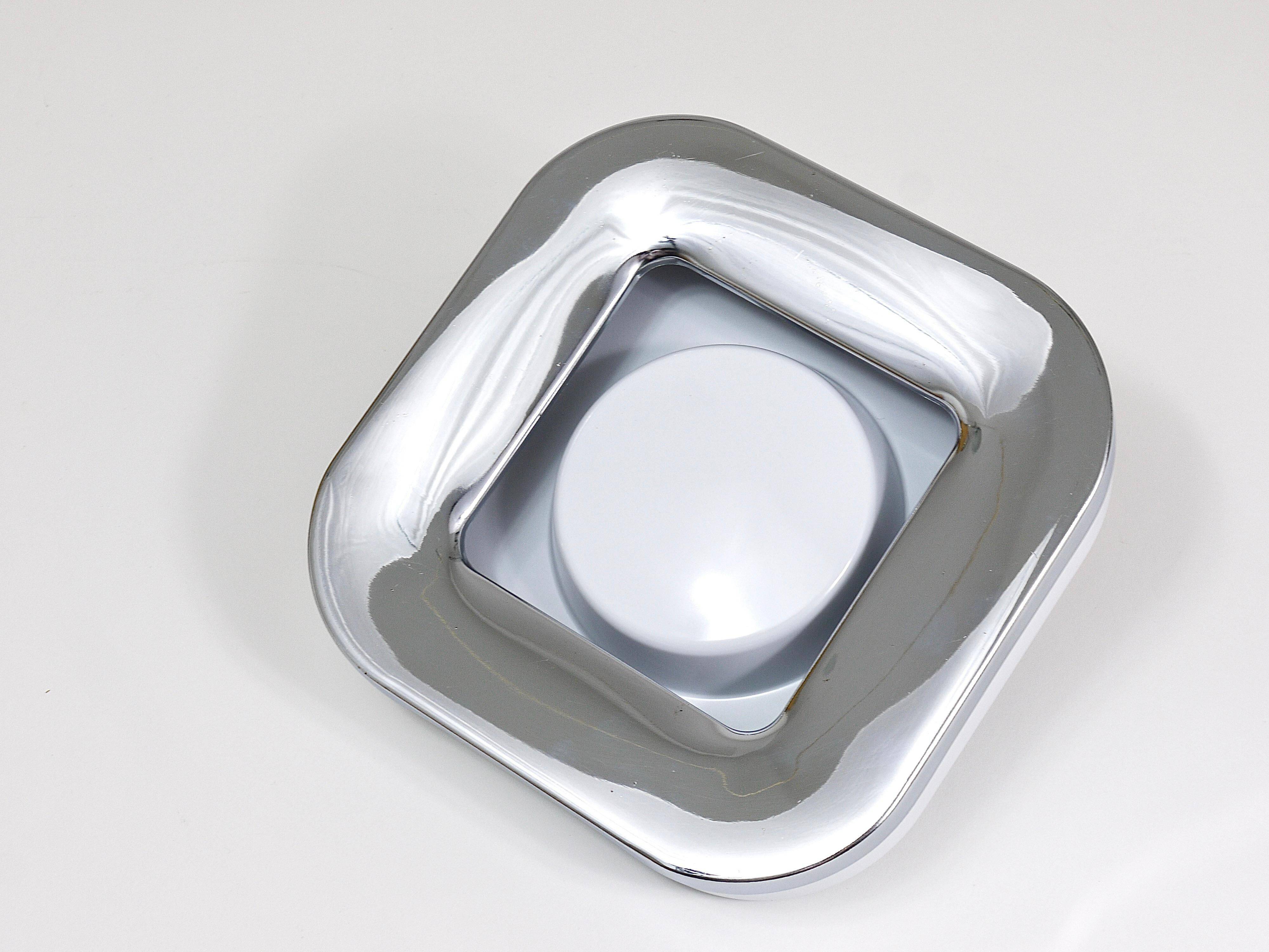 Square white ashtray Ico Parisi, chrome and melamine by Lamperti, Italy, 1970s.