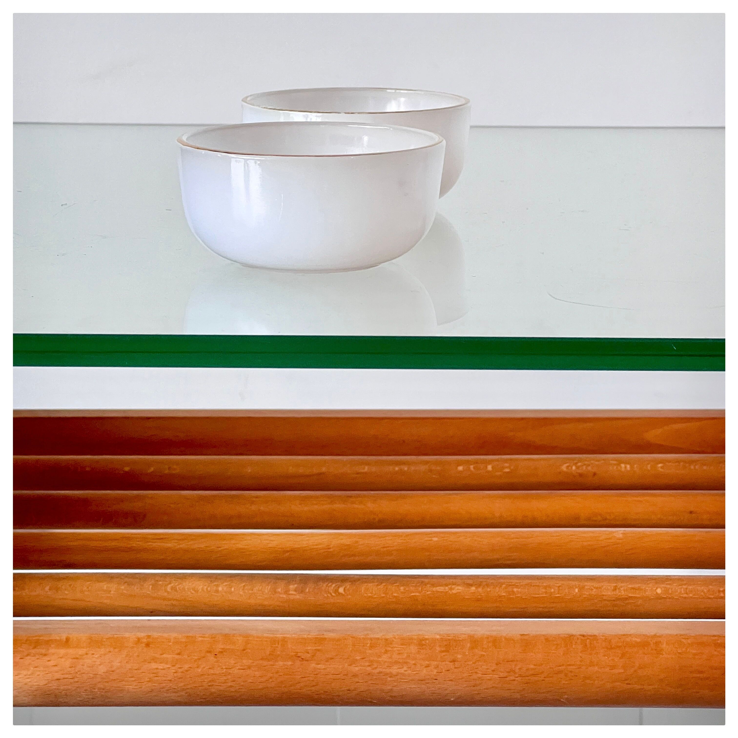 Table d'appoint en bois et verre