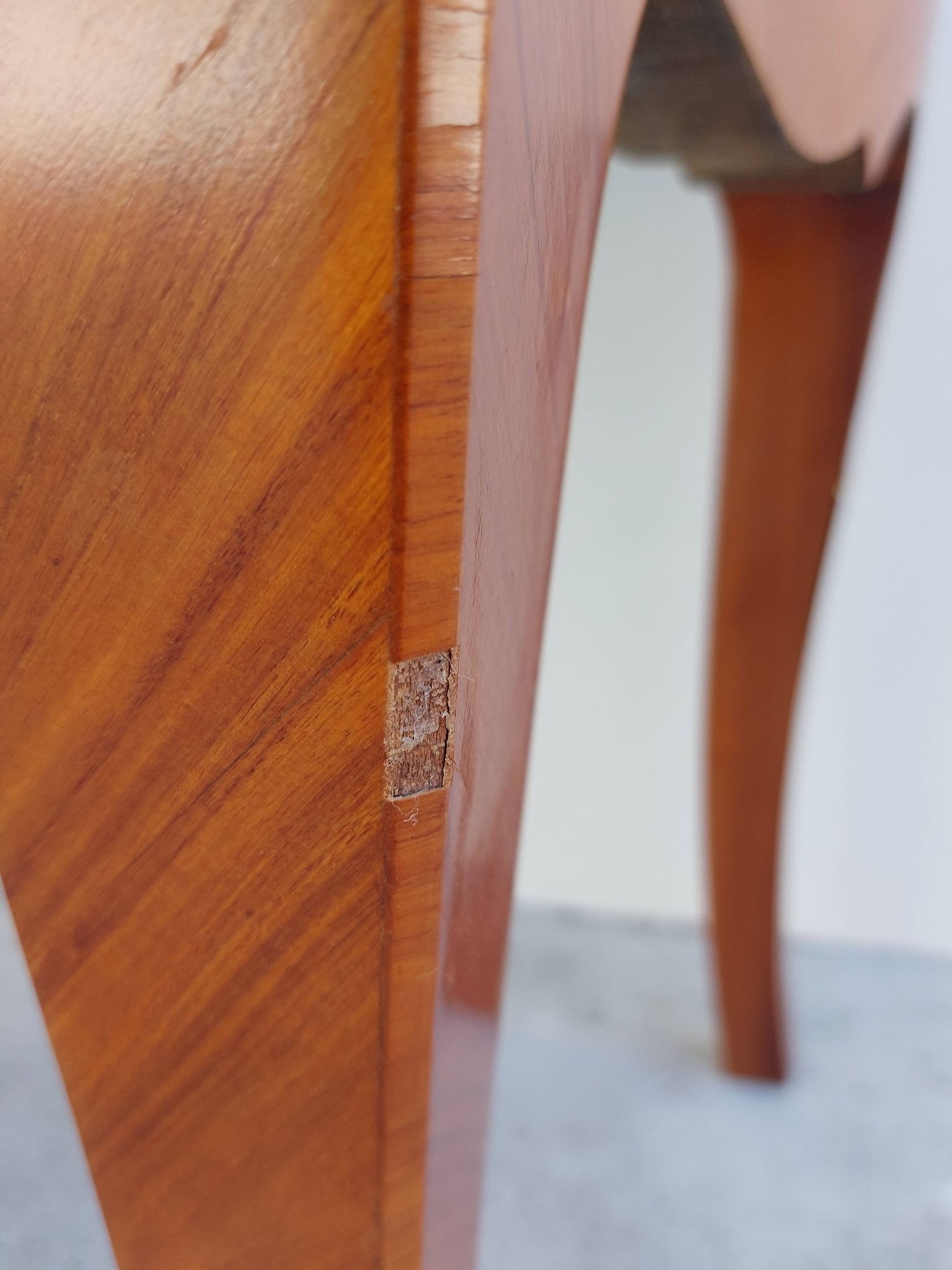 Louis XV chest of drawers in rosewood marquetry