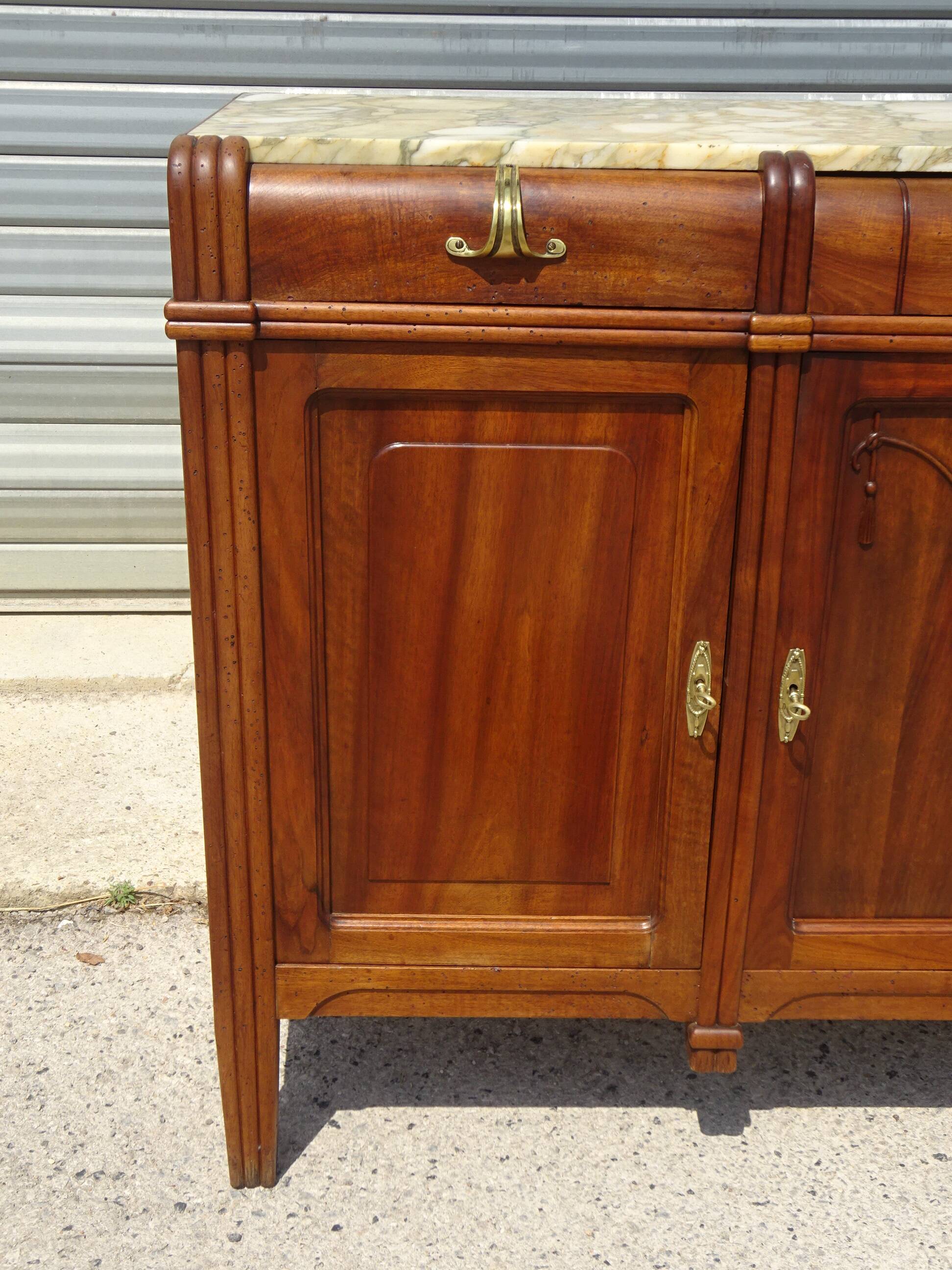 Art Deco sideboard in walnut with a marble top