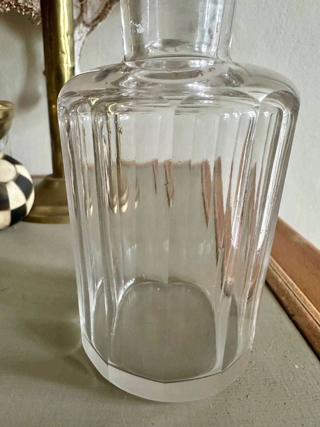 Glass bottle and its glass stopper