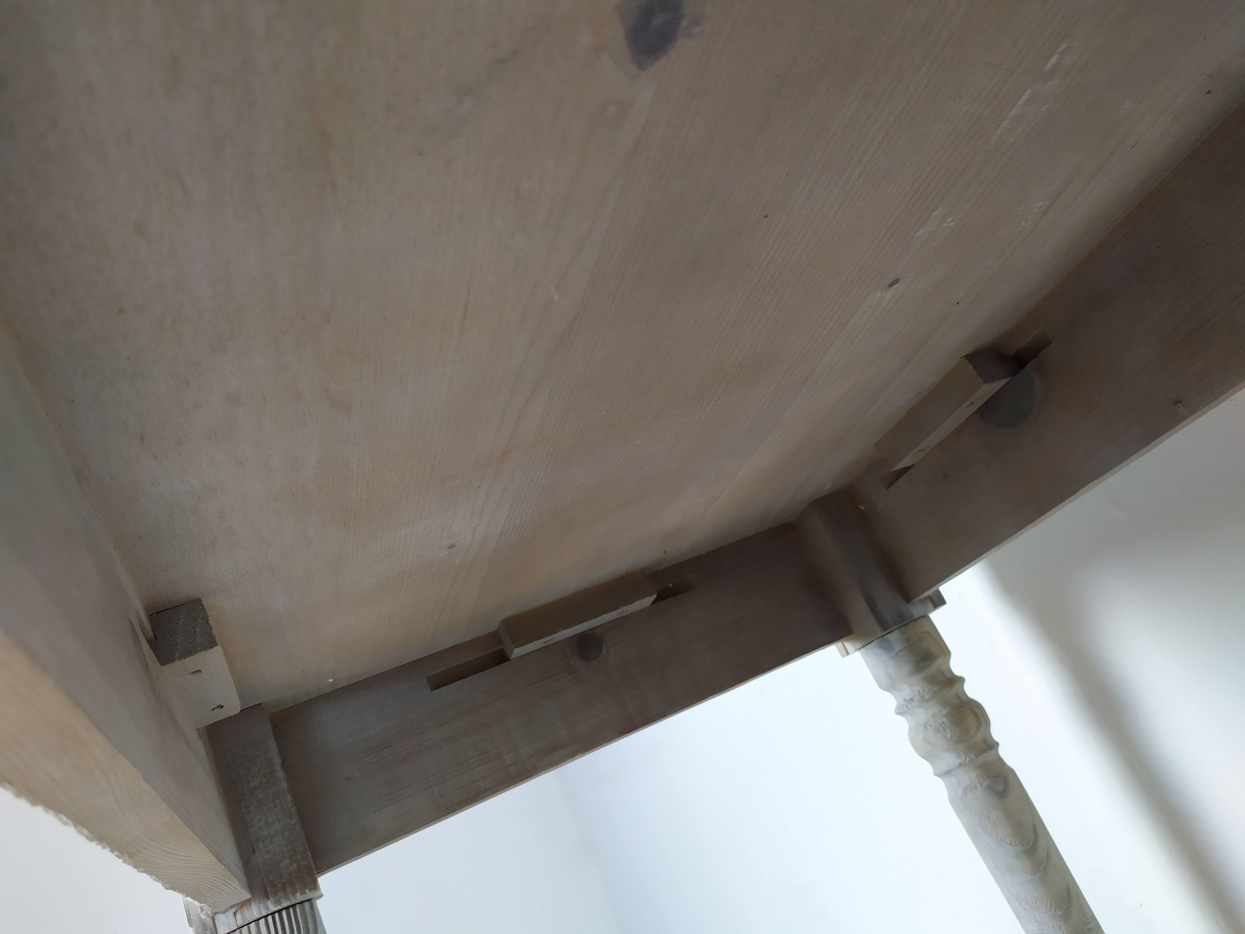 Table serving draper