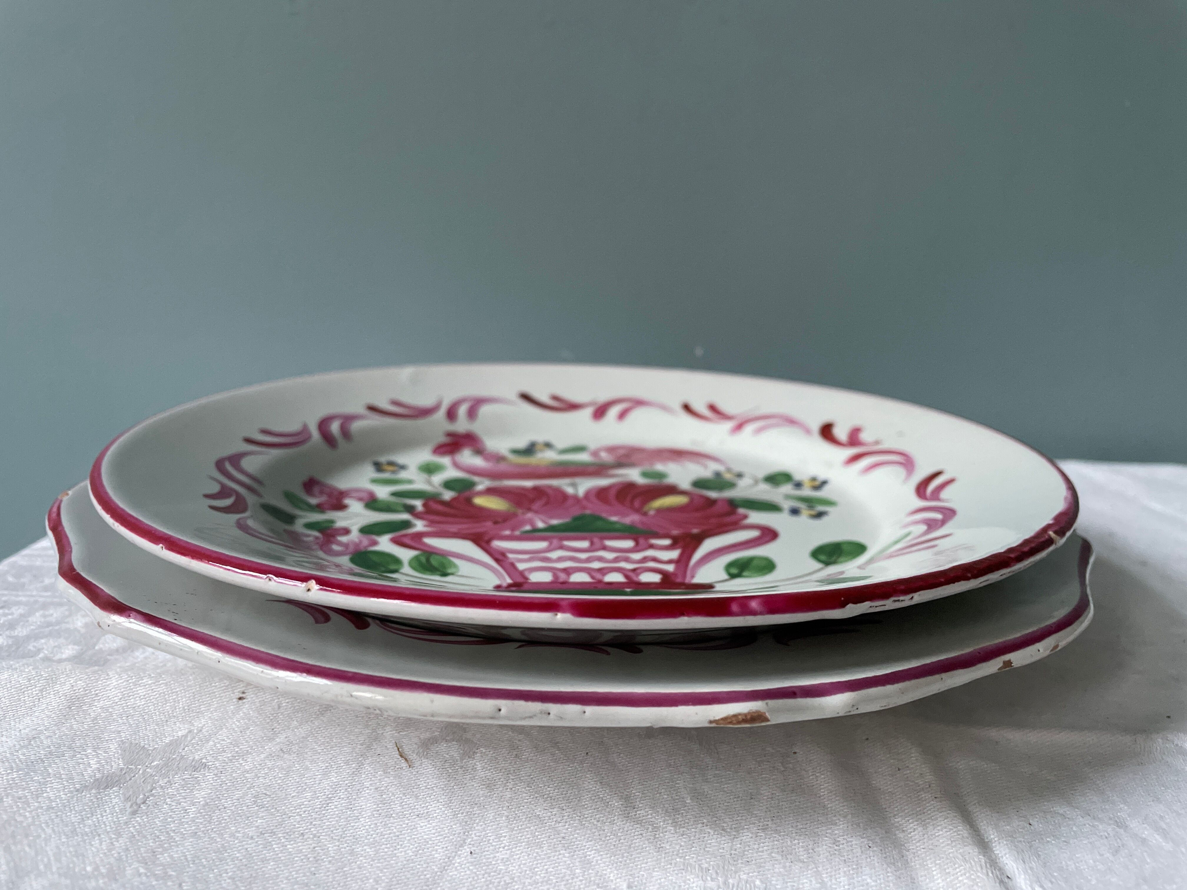Set of 2 plates XIXth Les Islettes, rooster decoration and flowery basket