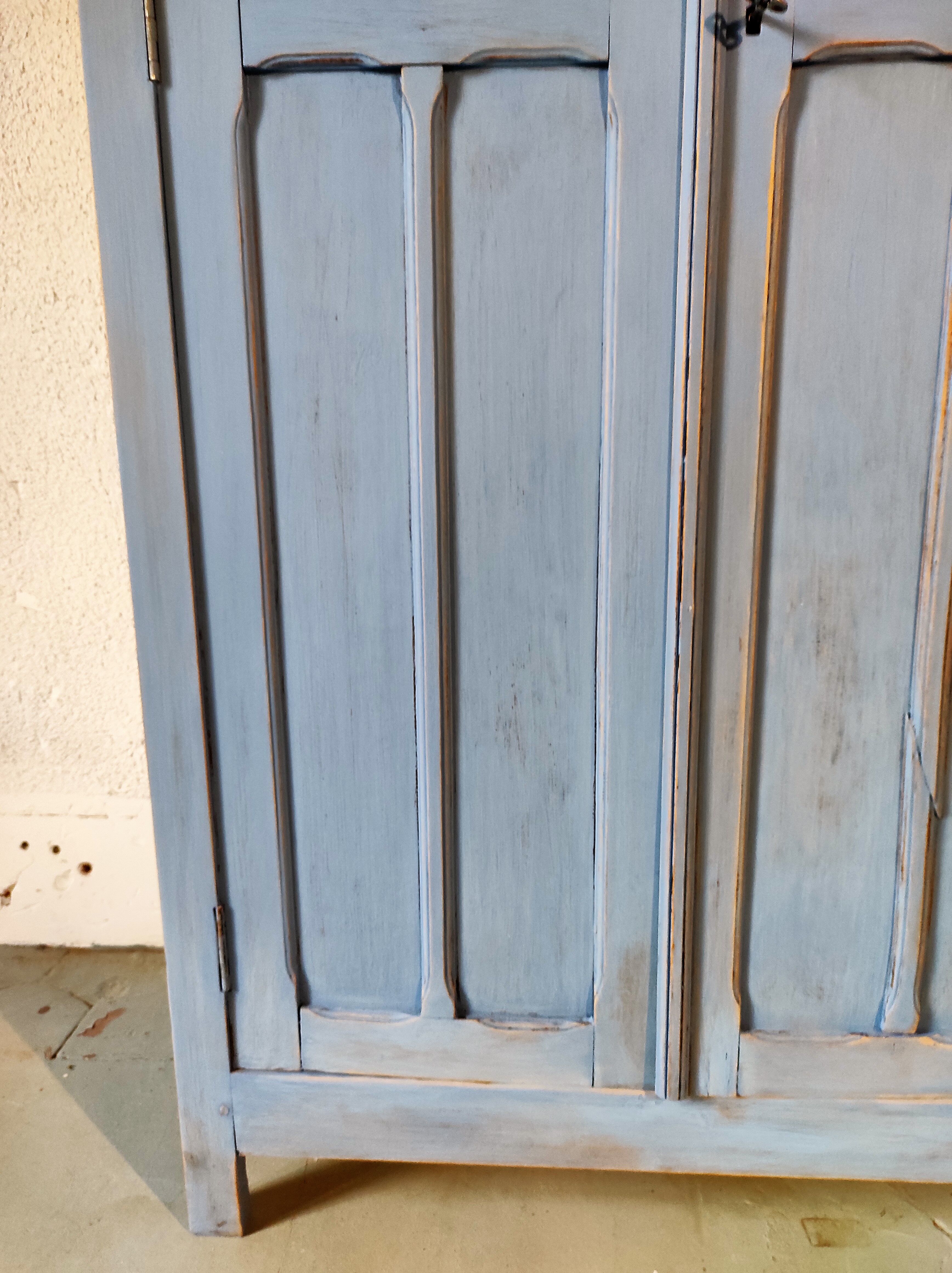 Armoire parisienne