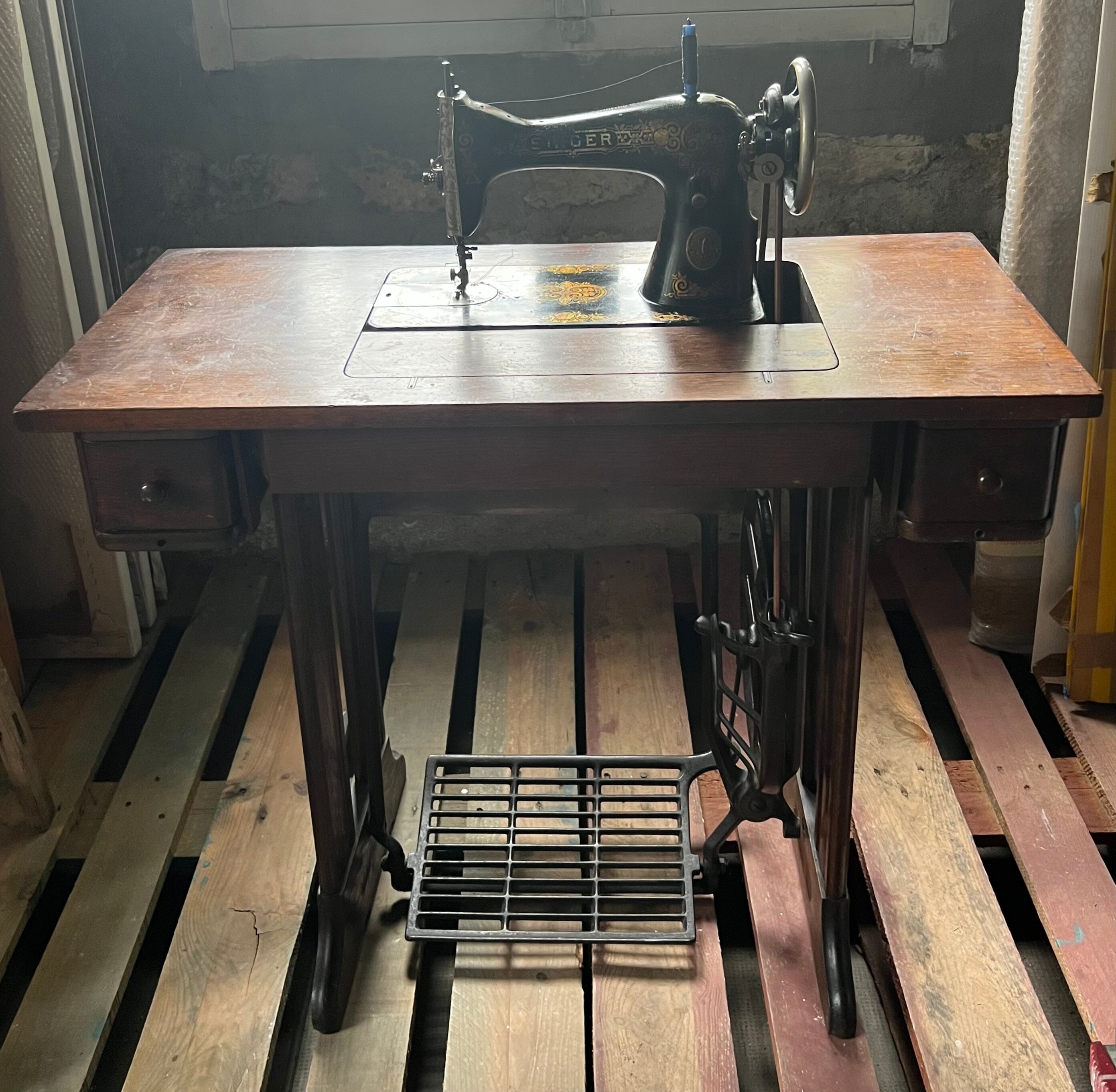1932 Singer sewing machine
