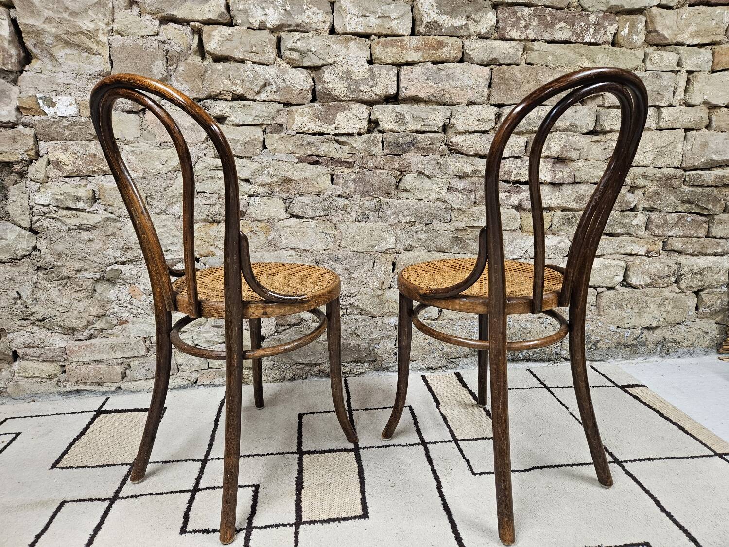 Pair of Thonet austria Nr 18 curved wood bistro chairs