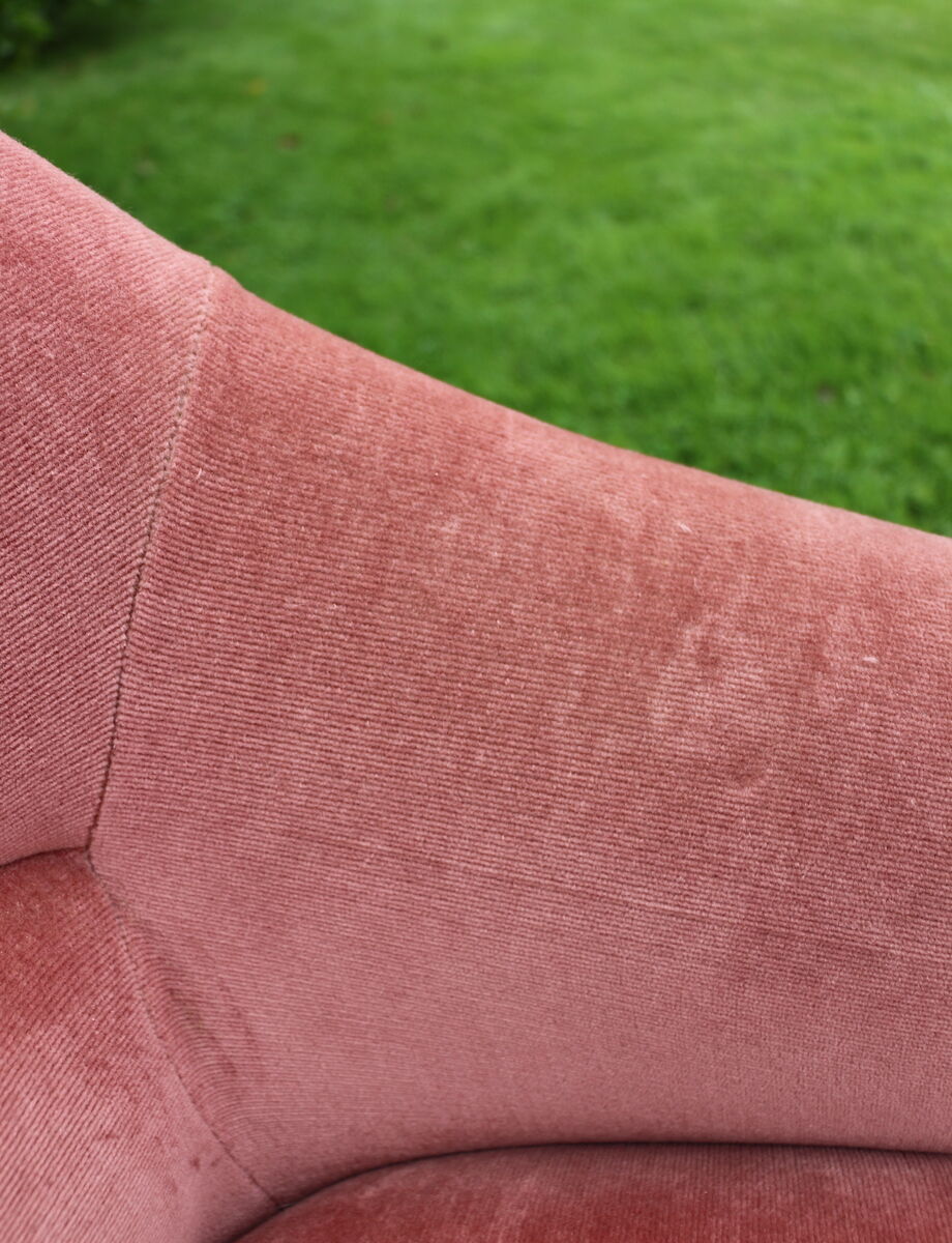 Pink toad armchair