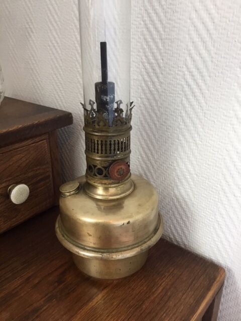 Lampe a pétrole en cuivre et laiton type Matador 15