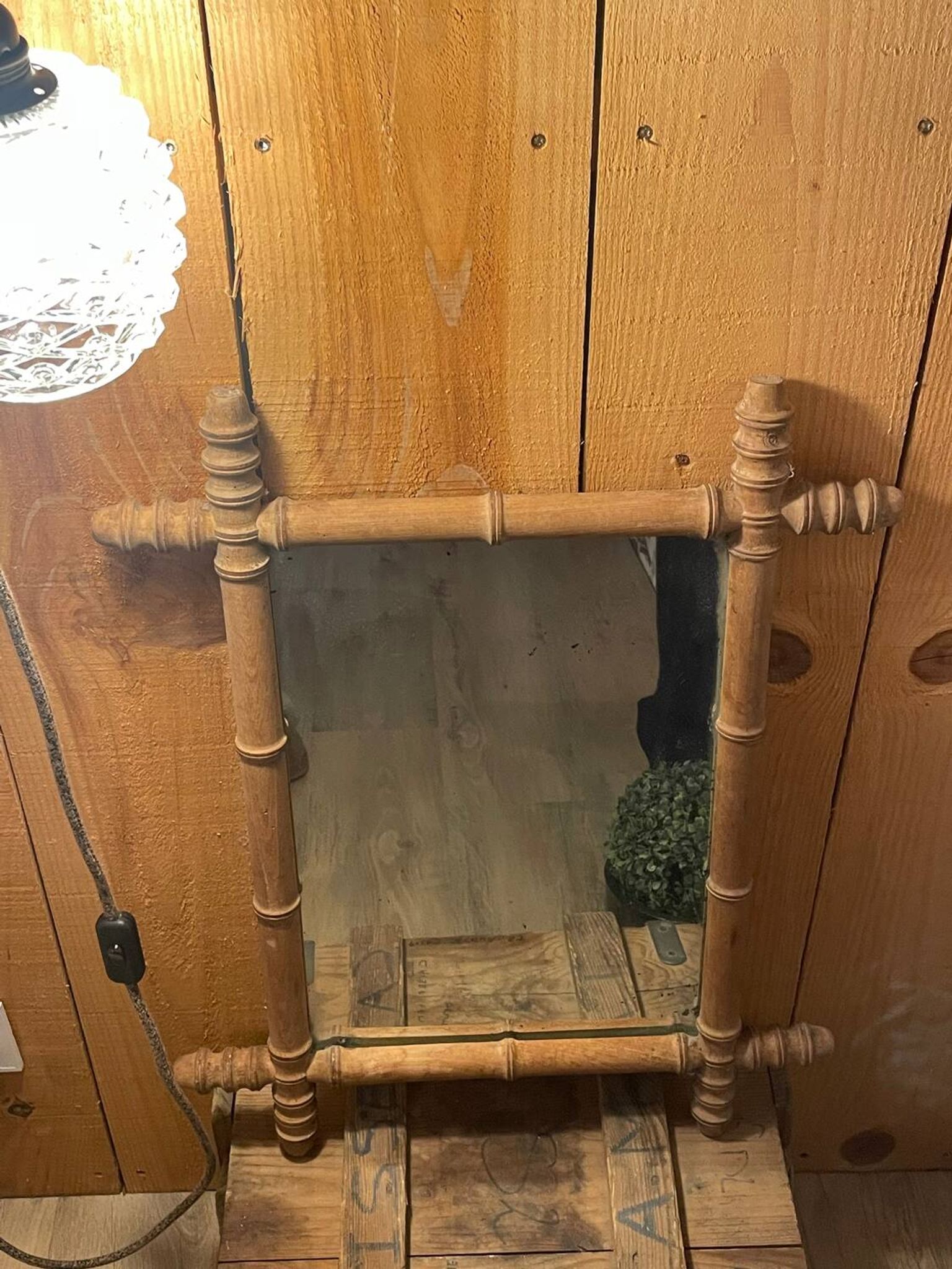 Miroir en bois sculpté façon bambou