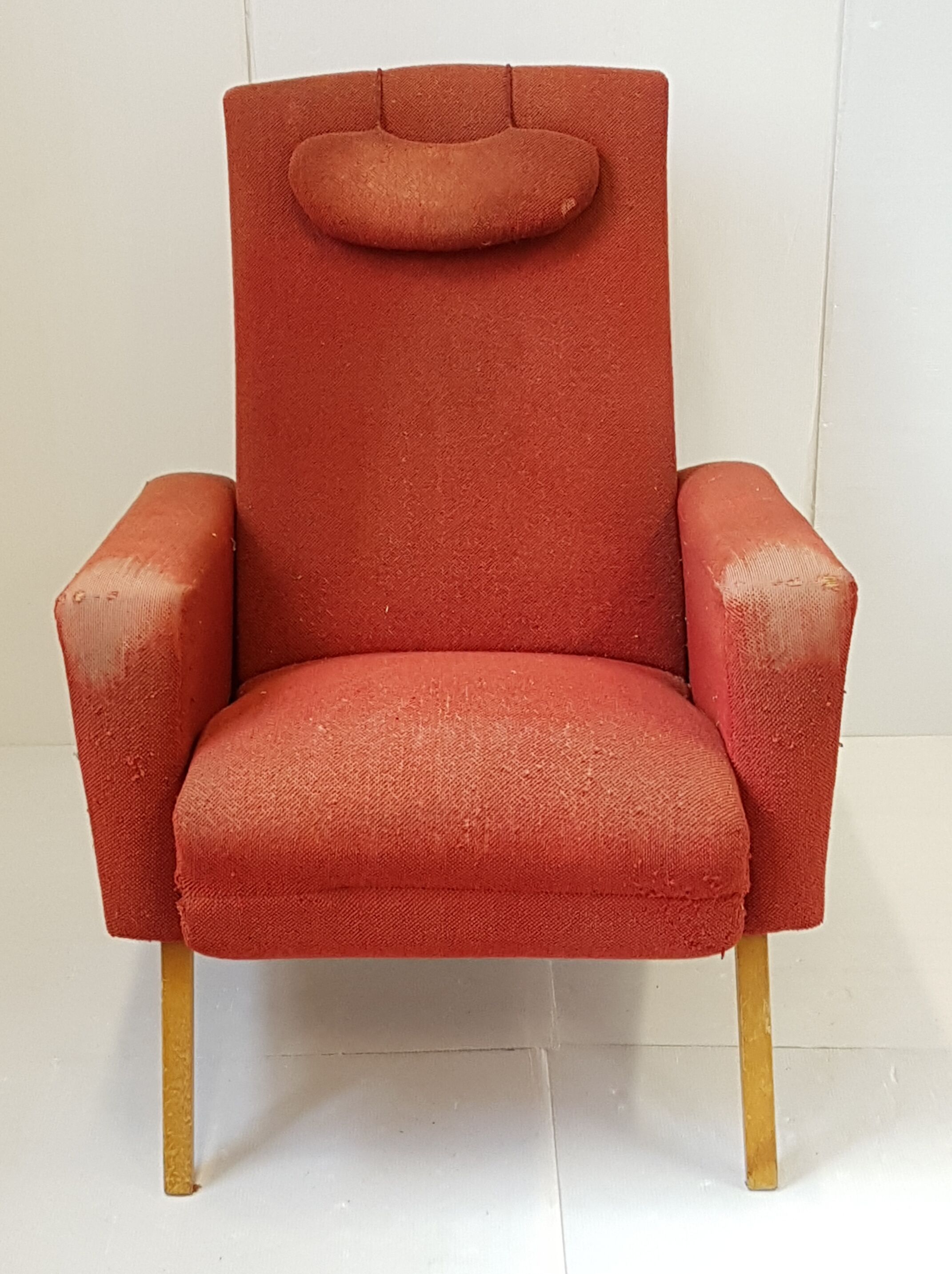 Chair with footrest of the 1950s