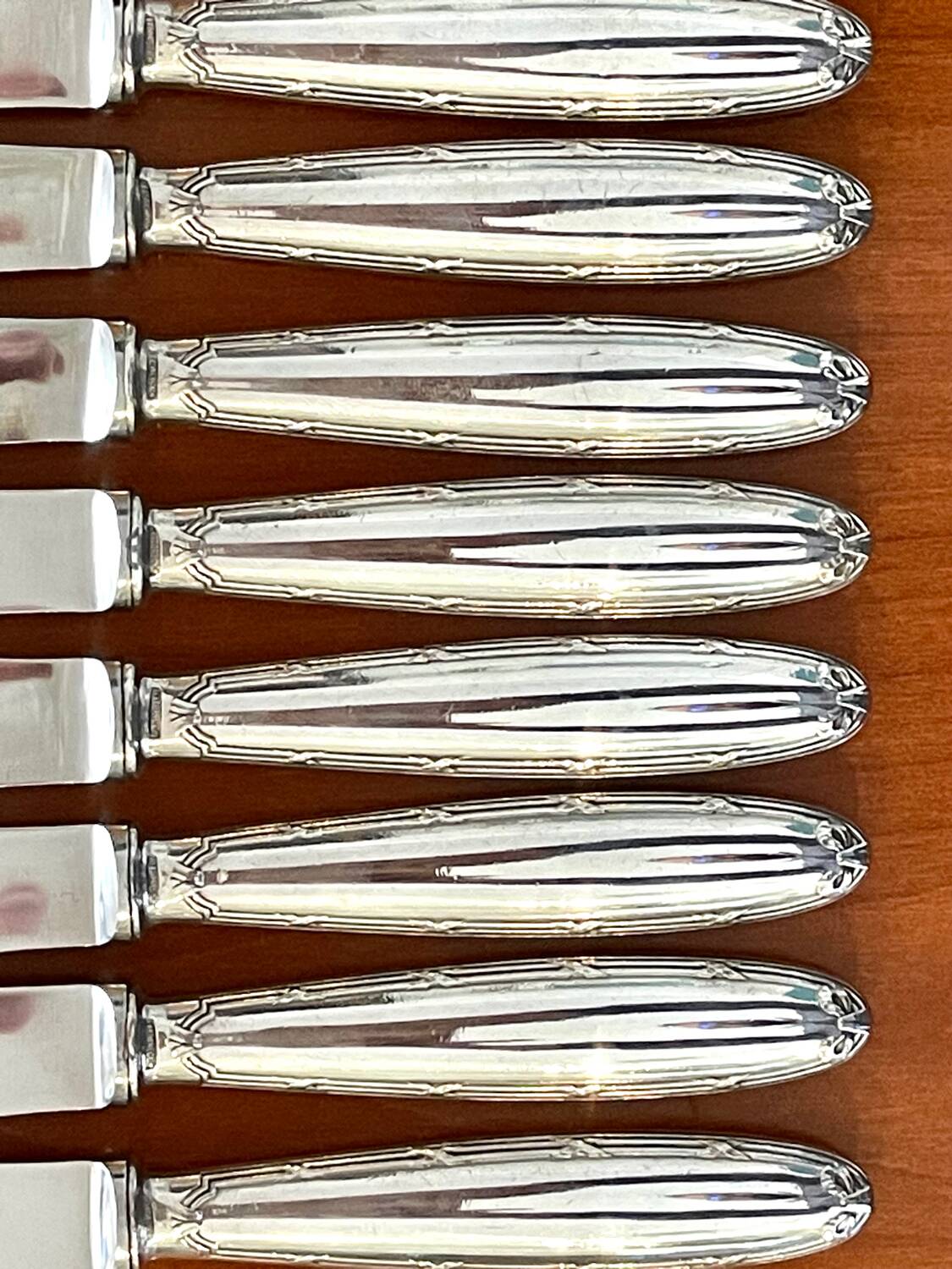 Christofle crossed ribbons 8 knives entremet dessert cheese very good condition