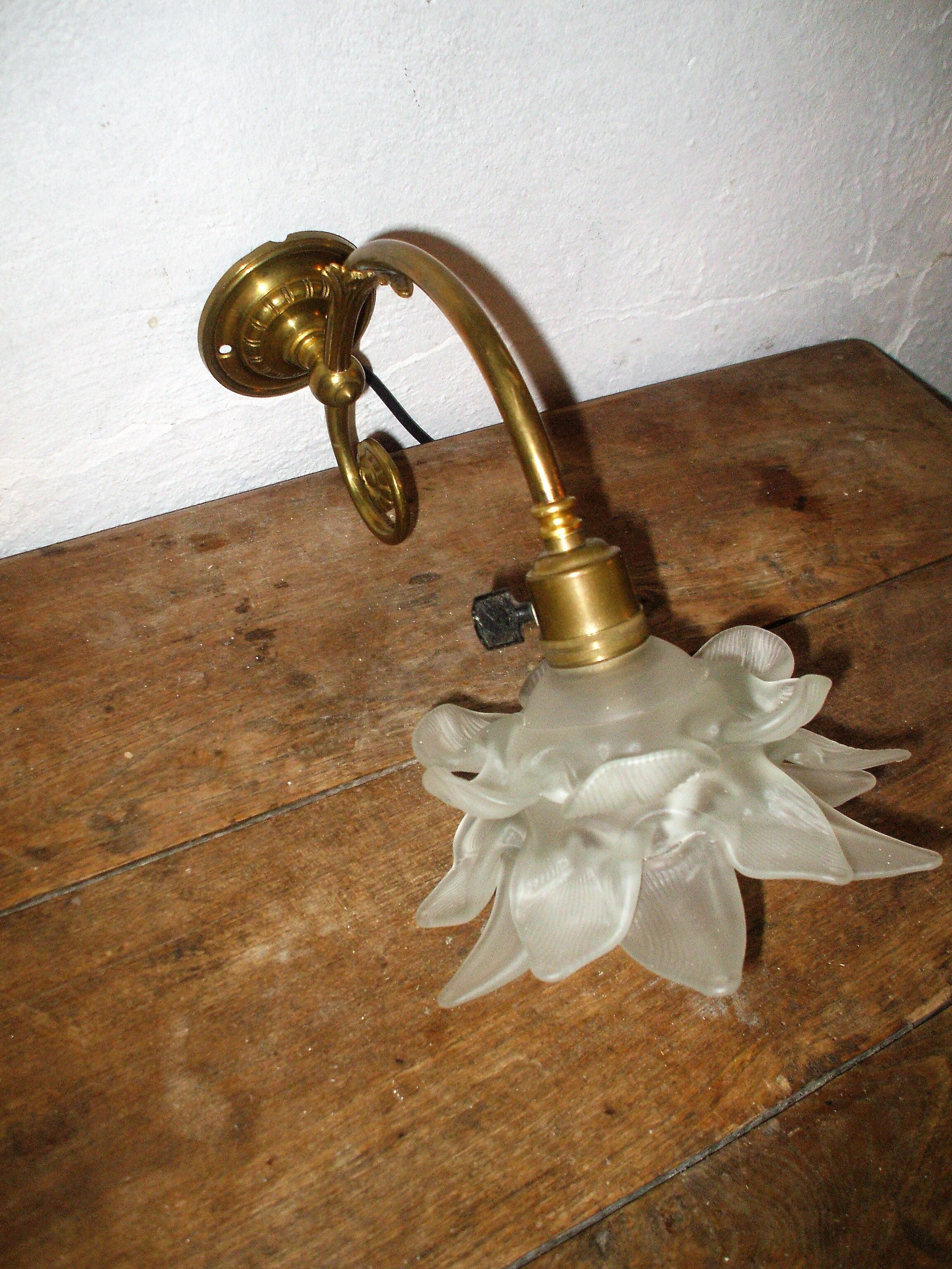 Tulip flower applique