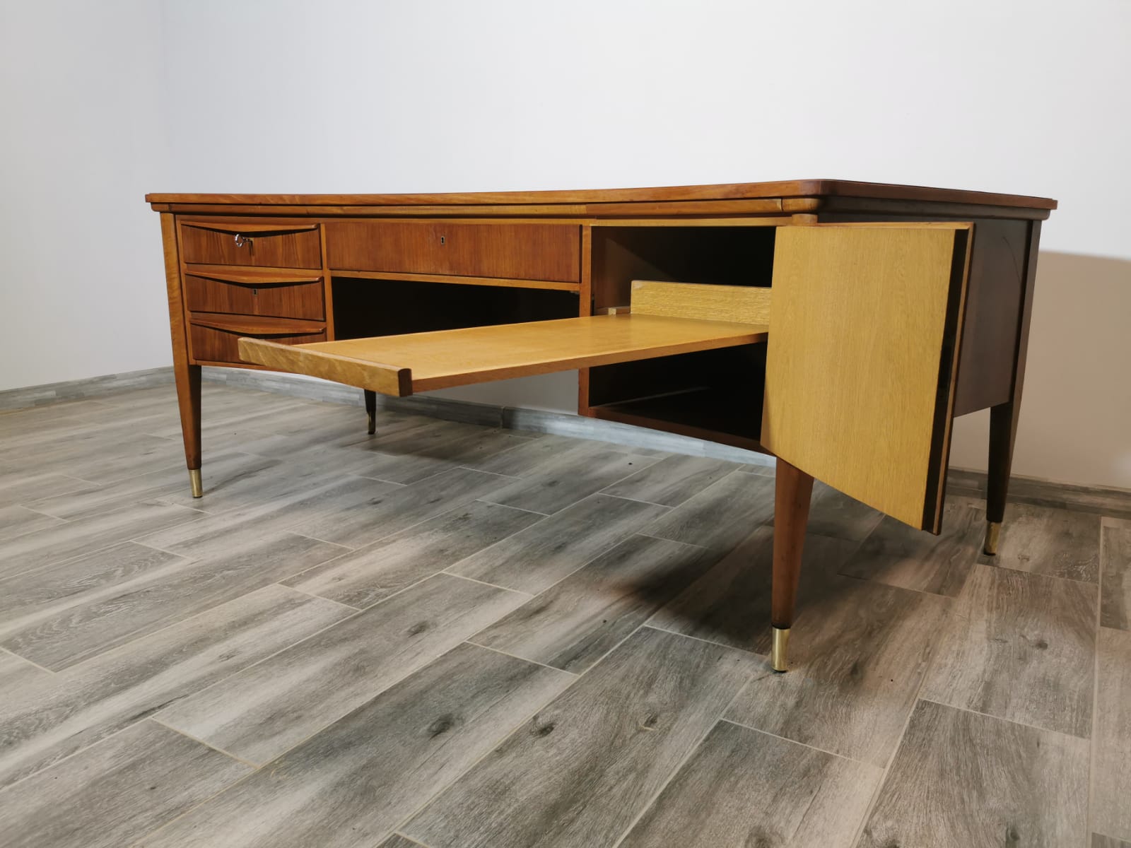 Bureau du milieu du siècle