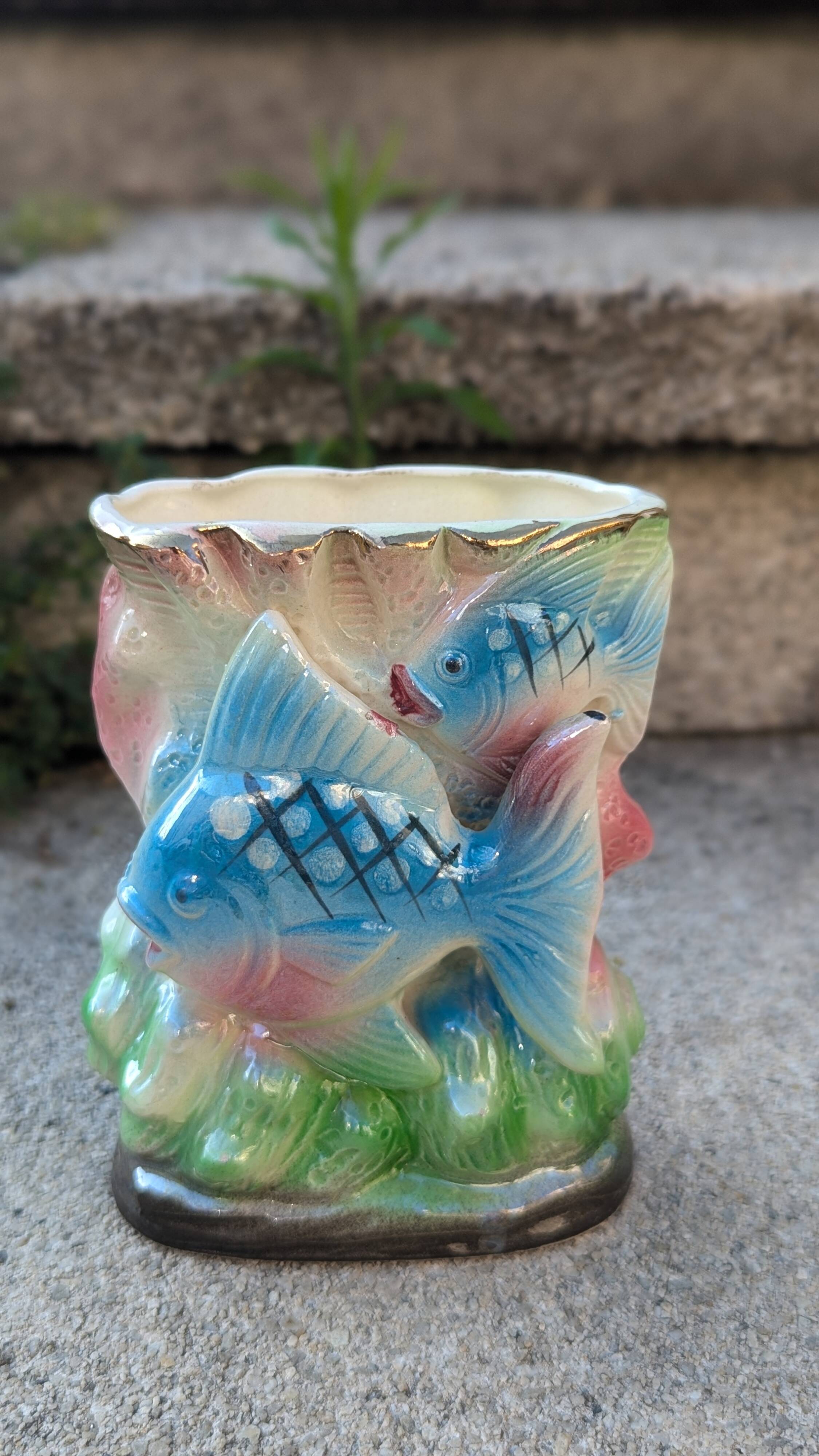 Kitsch vase fish