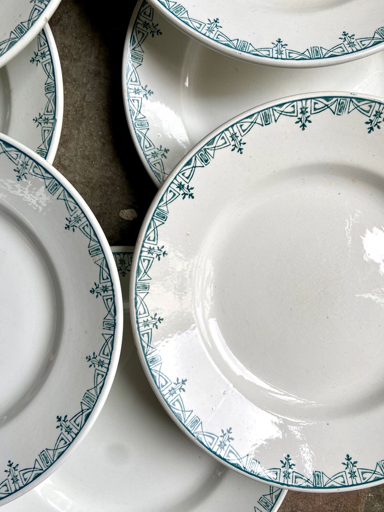 8 flat plates St Amand & Hamage in iron earth