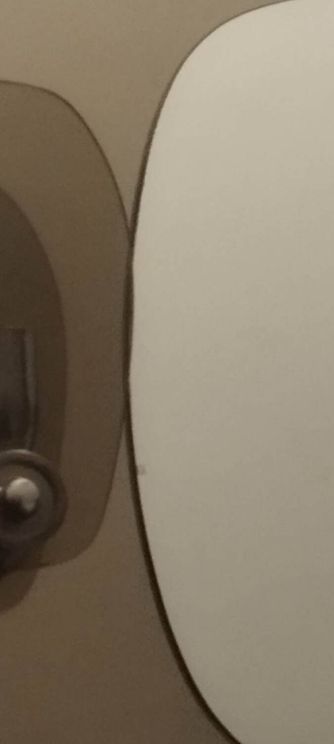 Miroir avec deux appliques en verre fumé attribué à Lupi