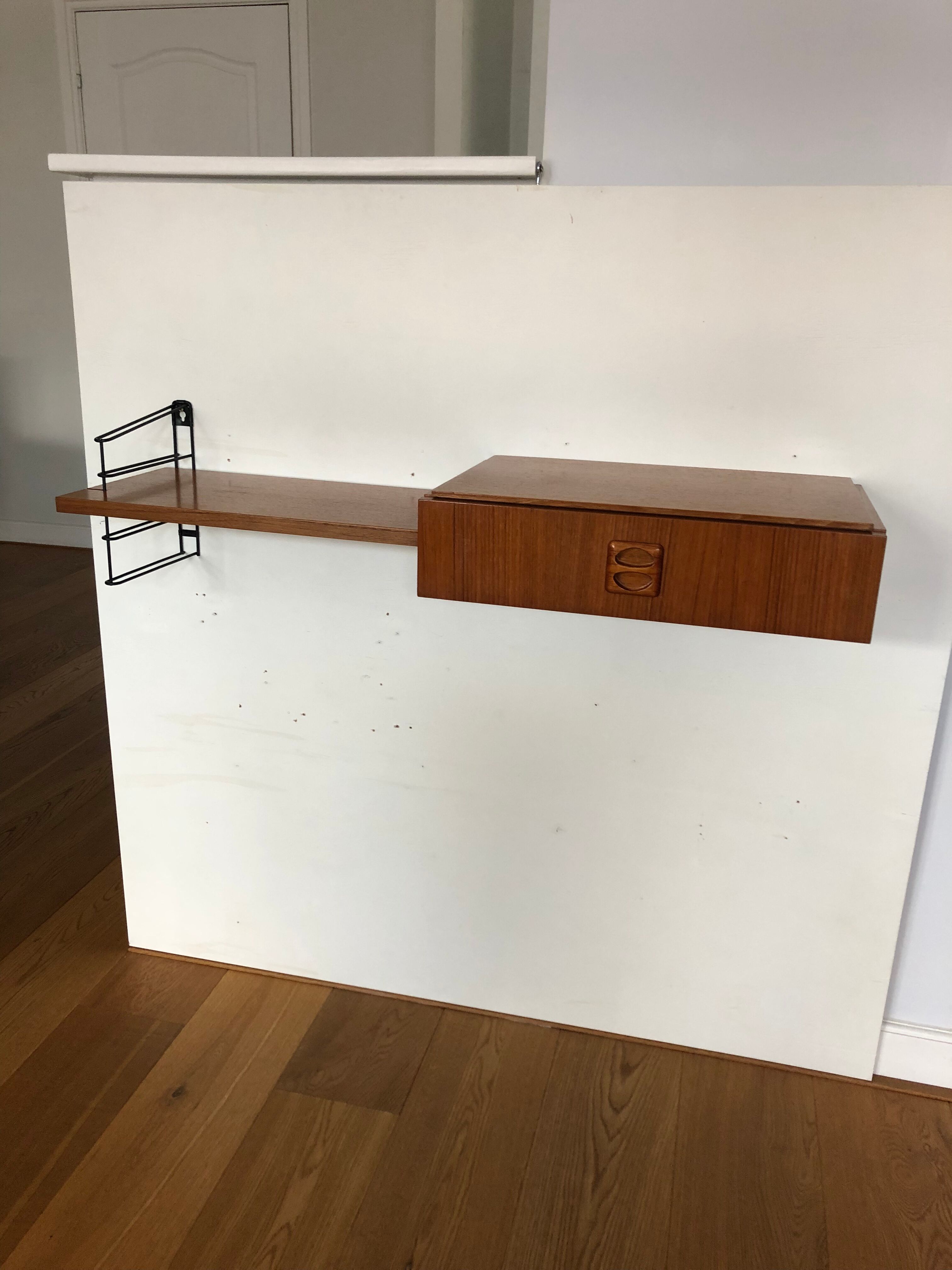 Une console murale