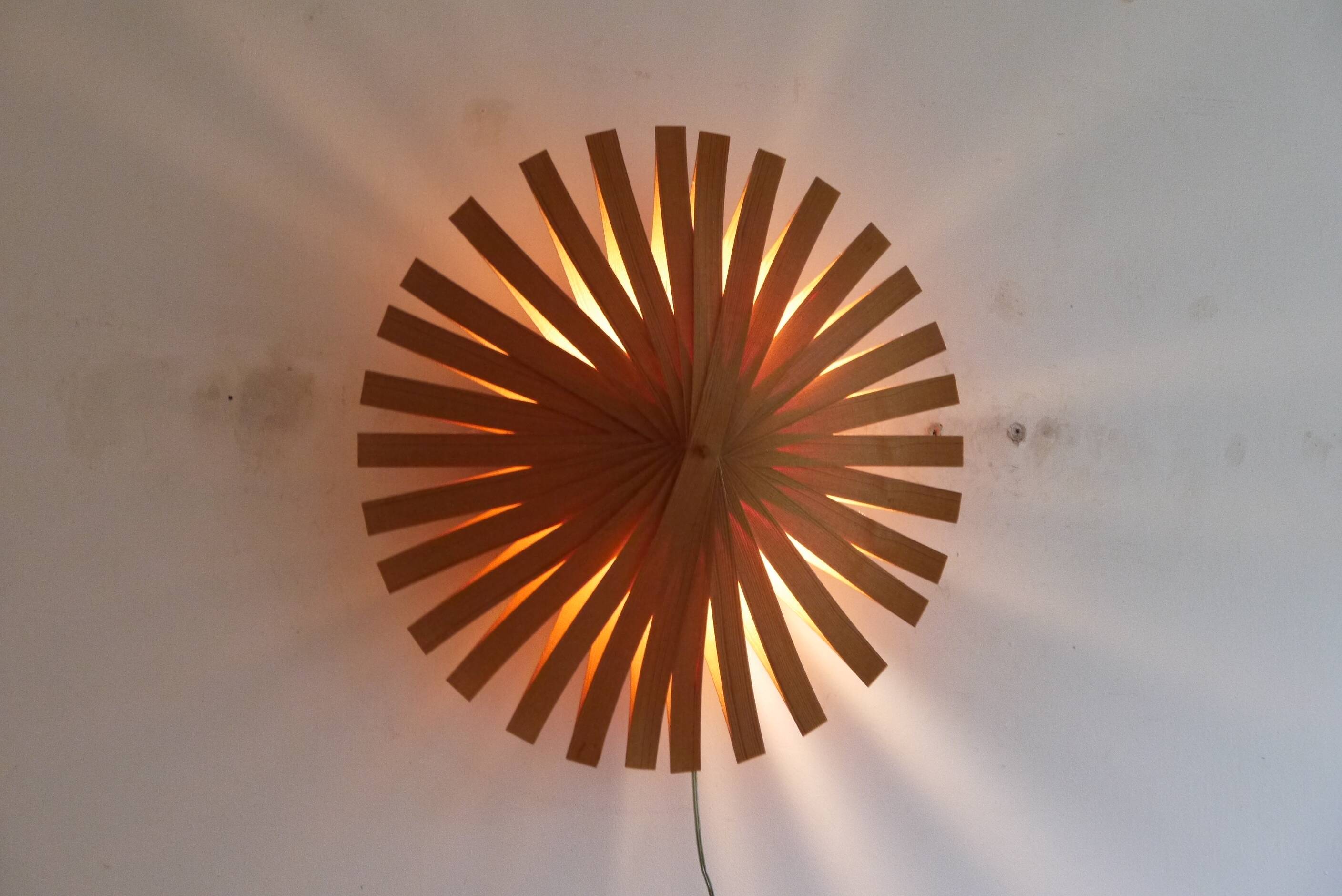 Applique soleil en bois 1960