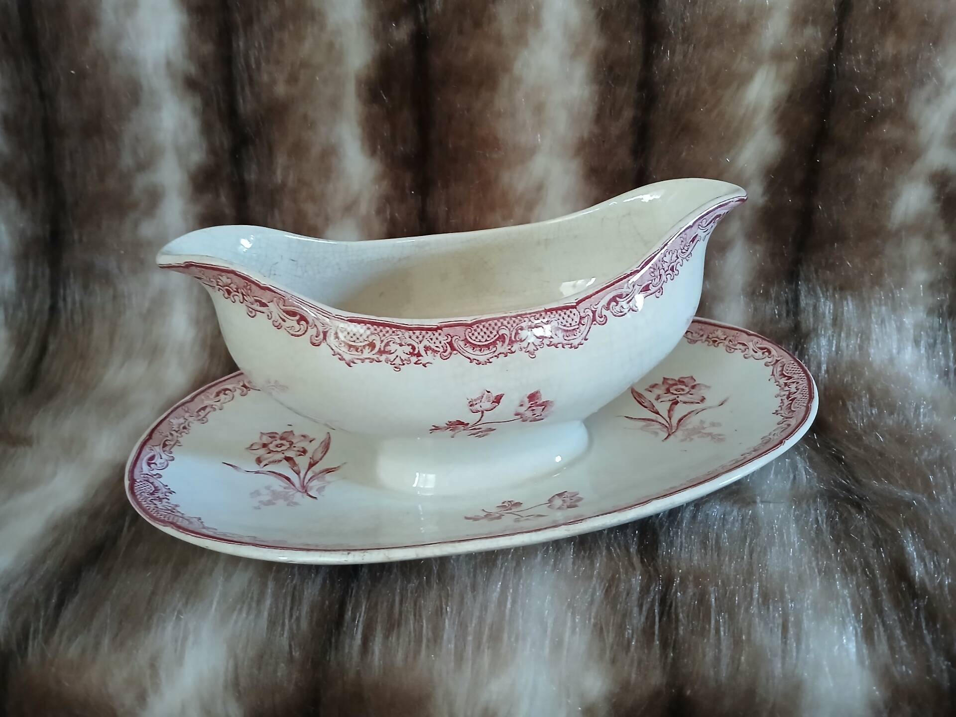Antique sauce boat in ironstone Sarreguemines