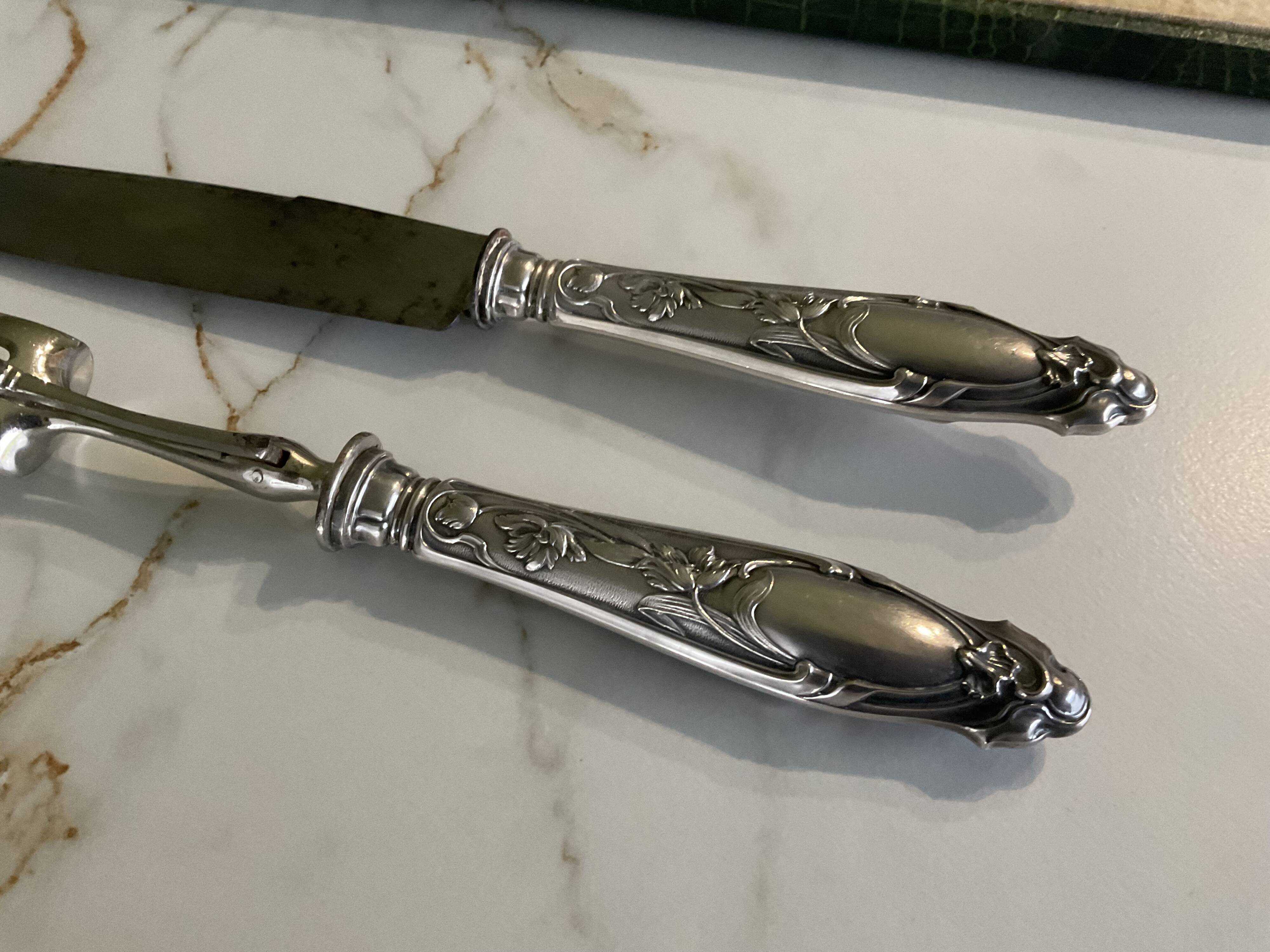 Leg cutlery set. Silver handles.