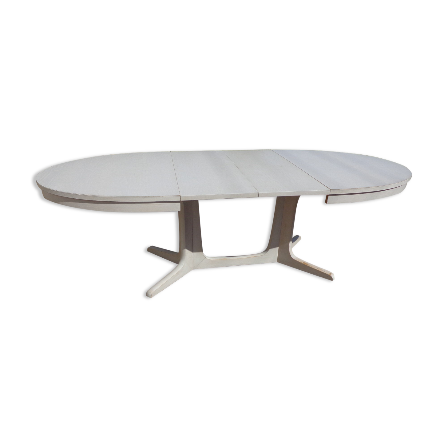 White oval Baumann table