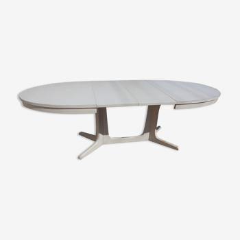 White oval Baumann table