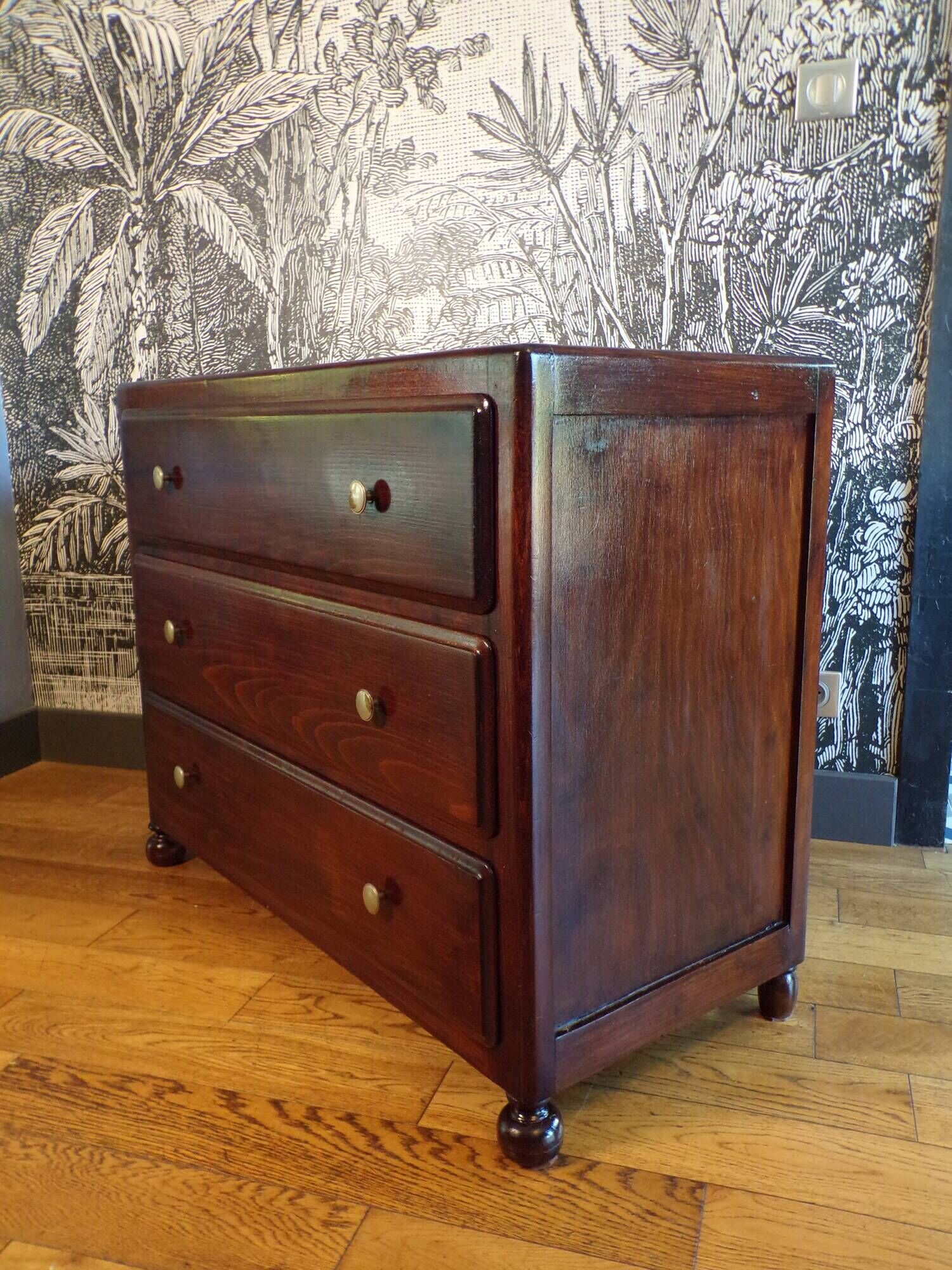 Vintage 3-drawer chest of drawers in dark wood