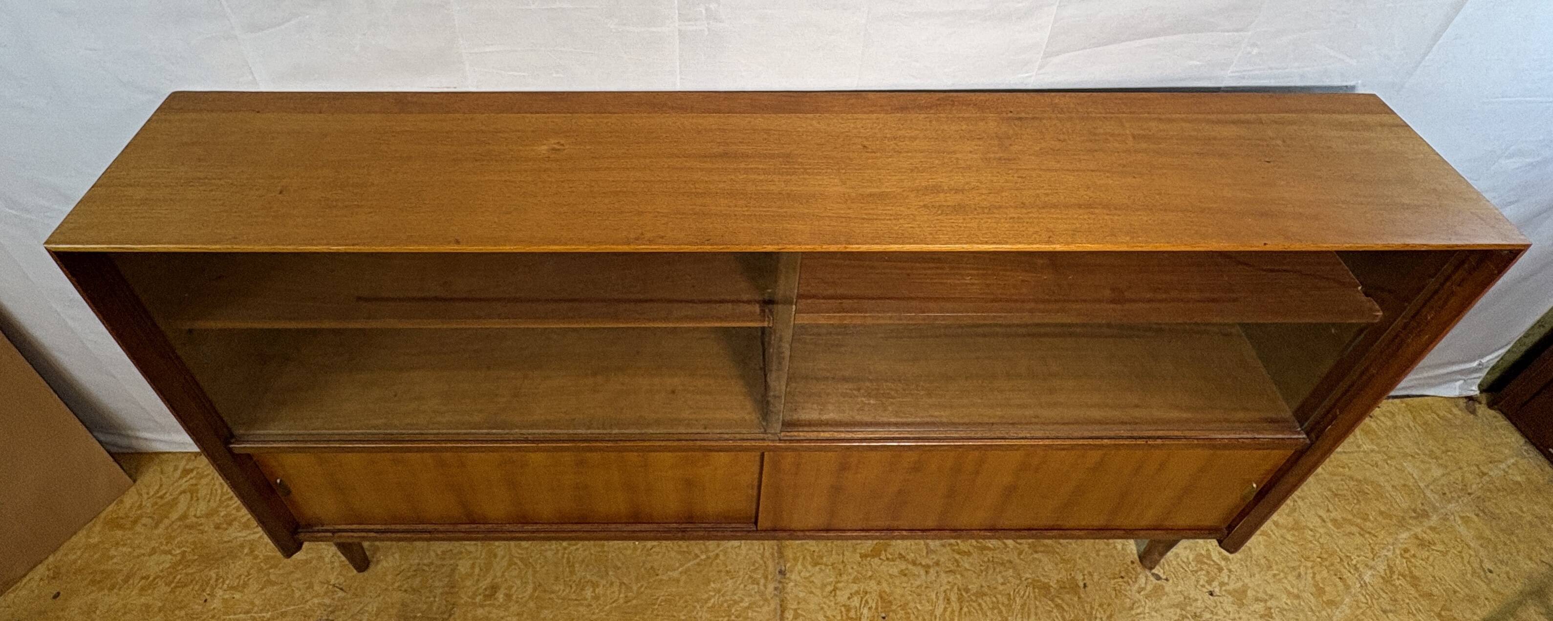 Bibliothèque vintage rétro en teck style milieu du siècle par Herbert E. Gibbs 1960 Slim •