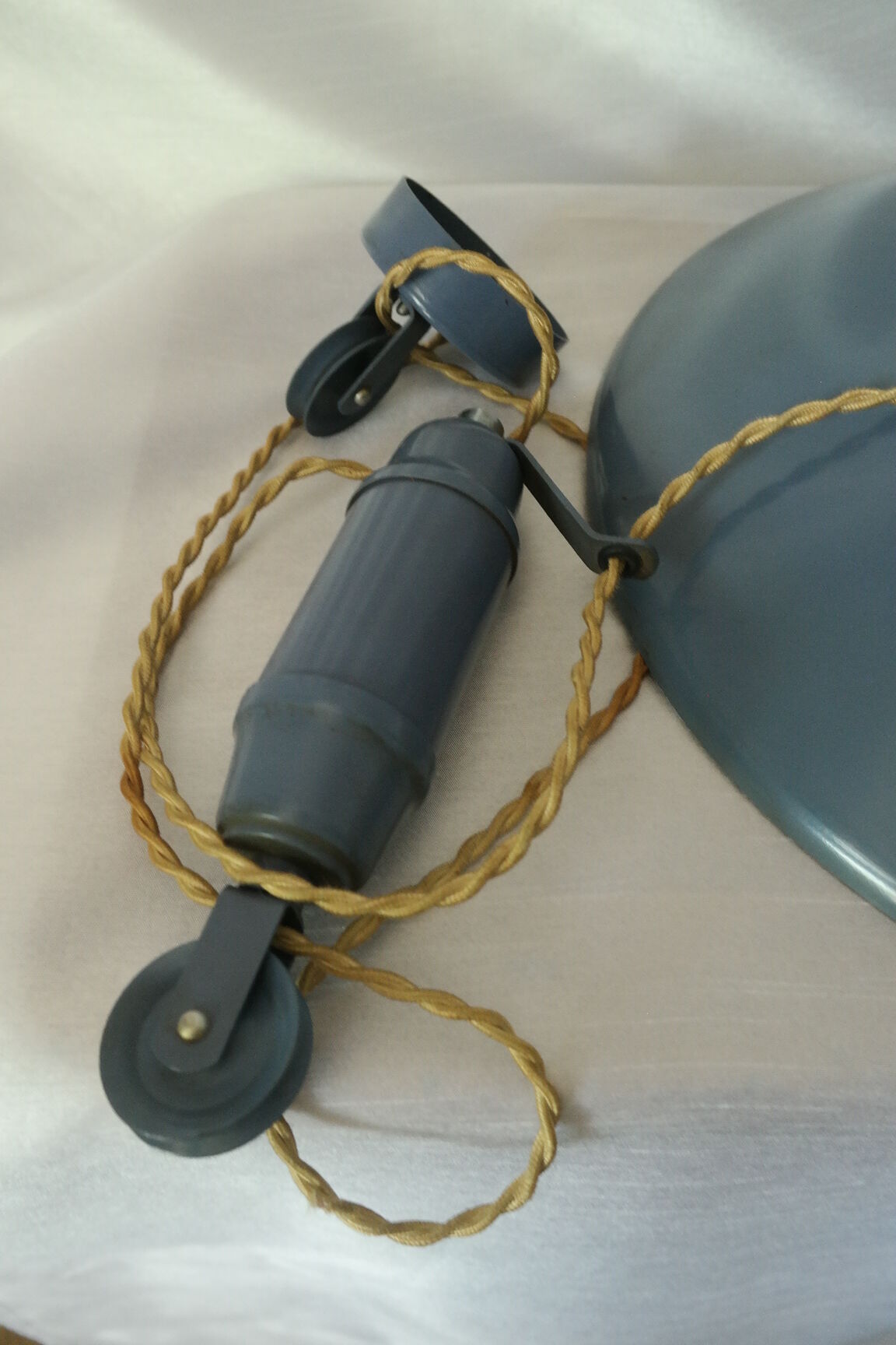 Suspension enamelled sheet metal rises drop vintage blue