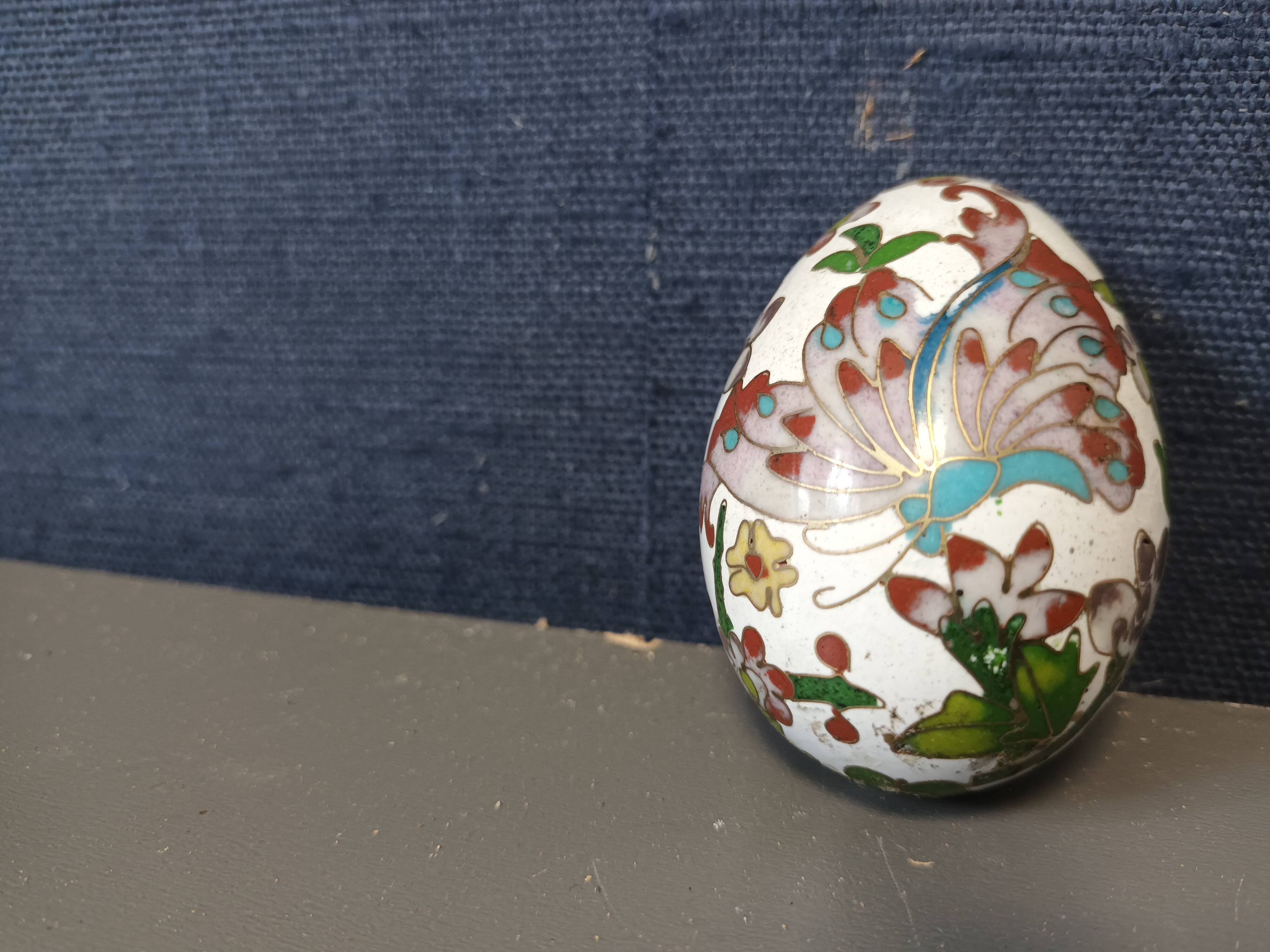 Decorative cloisonné egg