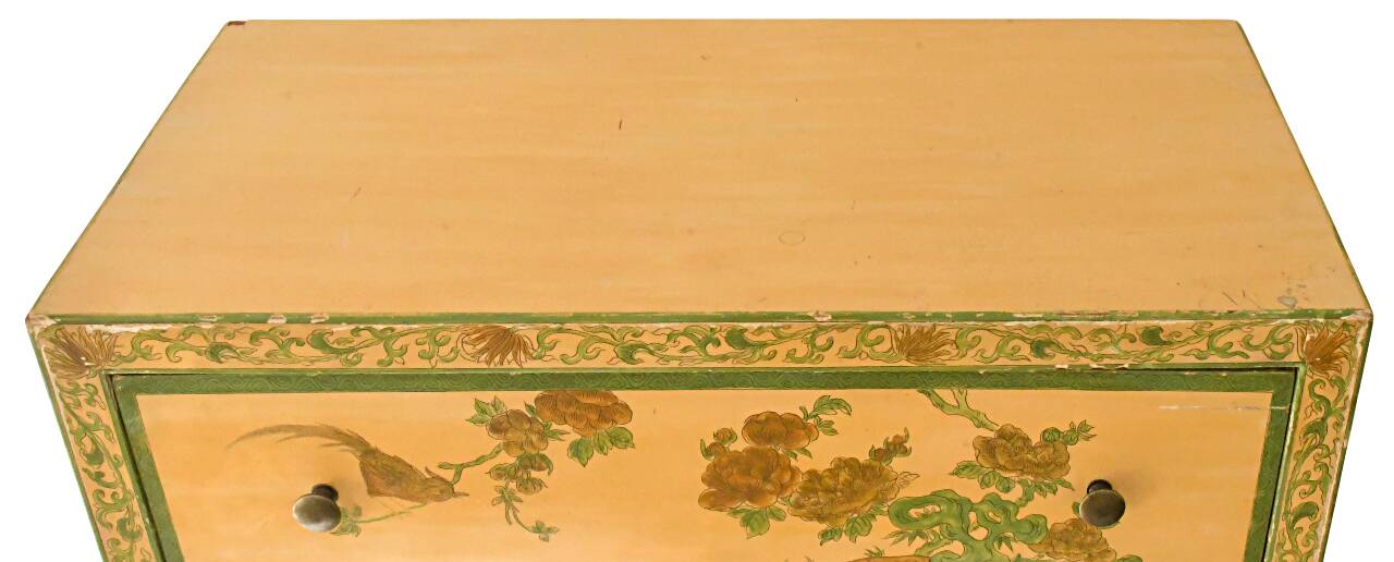 Chiffonnier en bois peint de style chinoisant