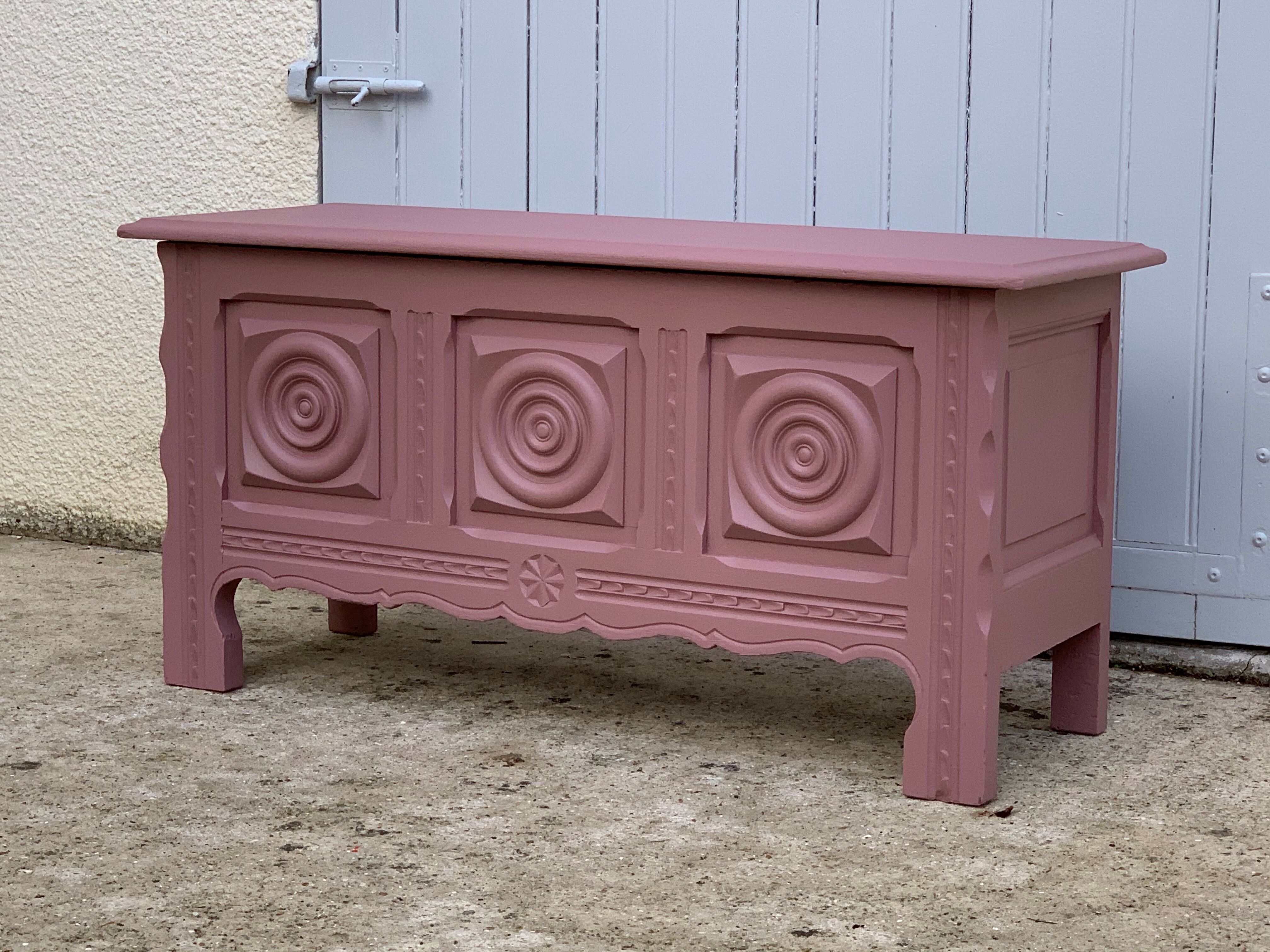 Old pink chest bench 1950