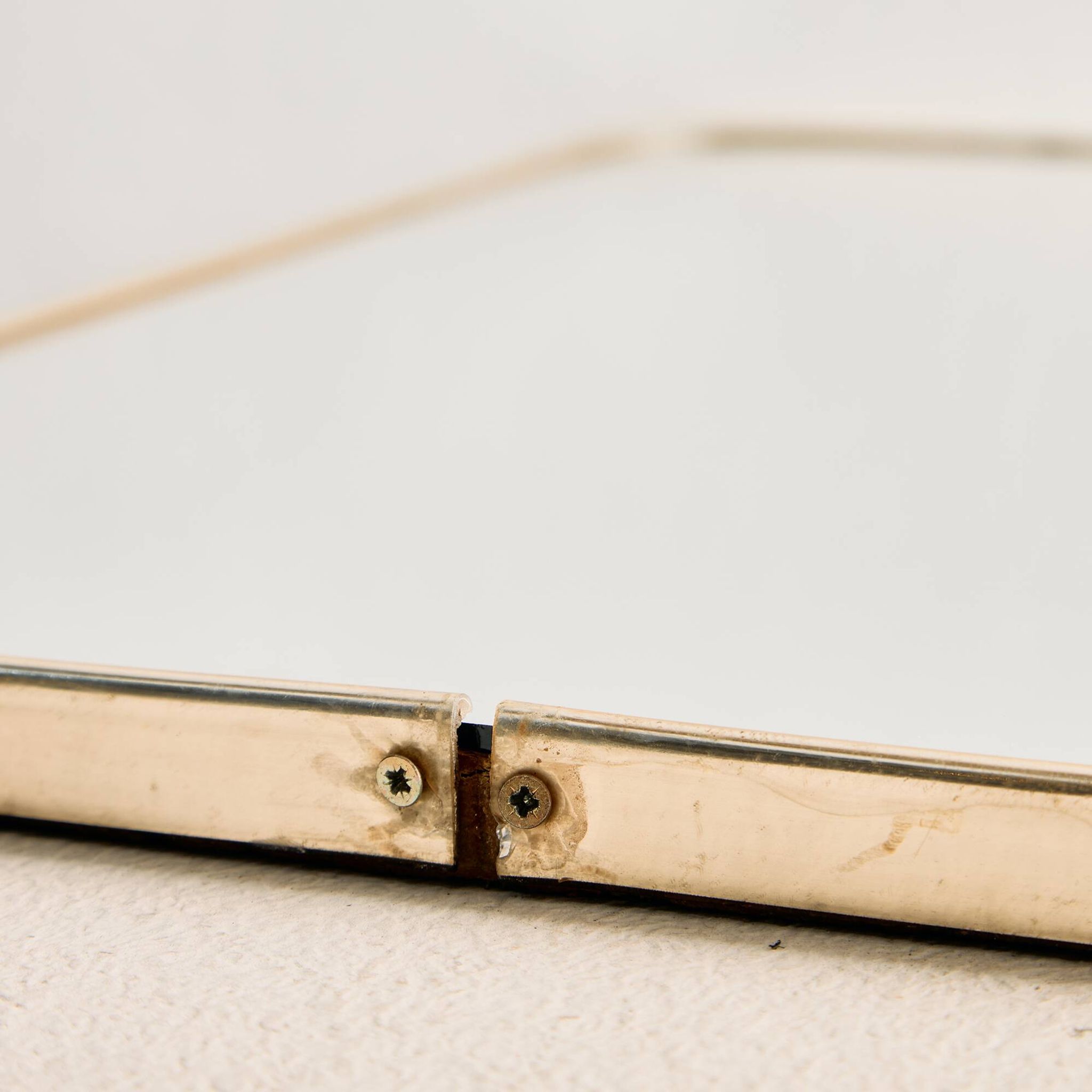 Miroir encadré de métal