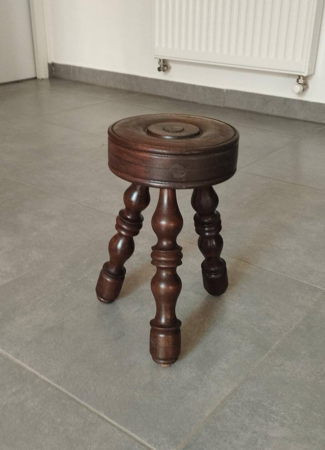 Tabouret tripode vintage, Art Populaire