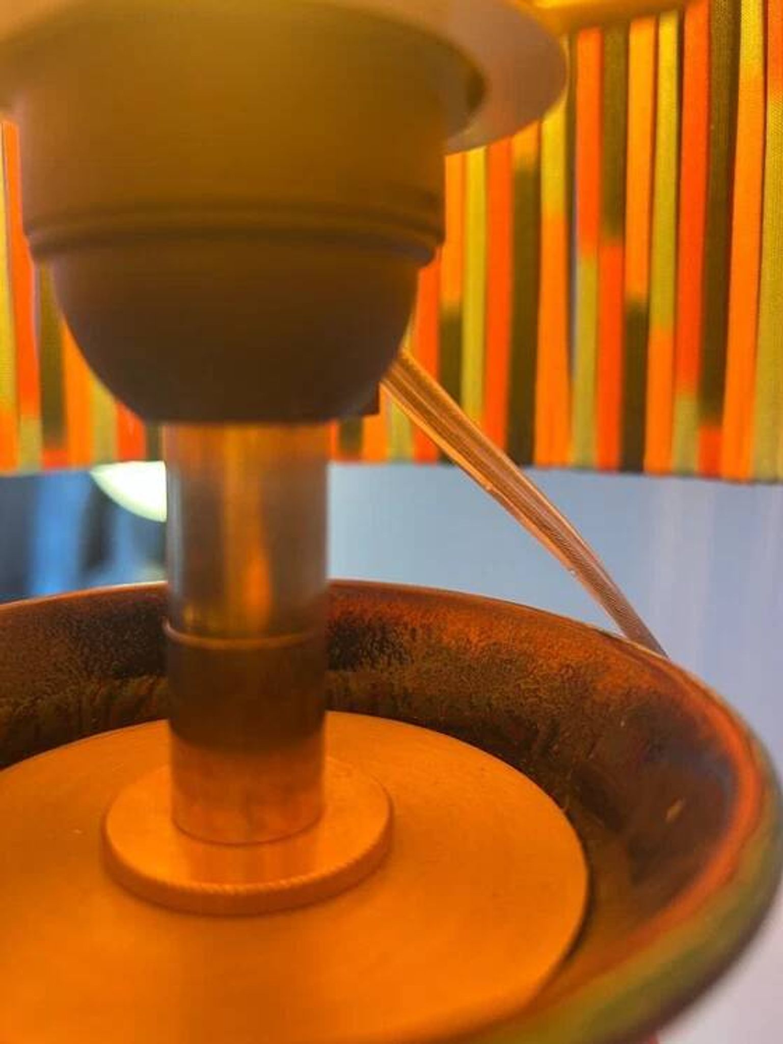 Lampe de table d'ambiance upcyclée à partir d'un vase en céramique Übelacker.