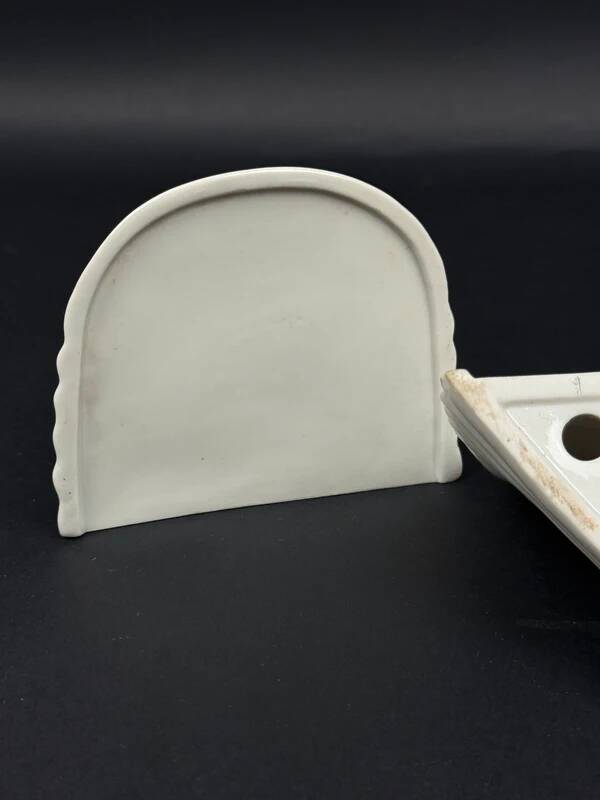 Saxony, pair of porcelain wall consoles, Art Deco period