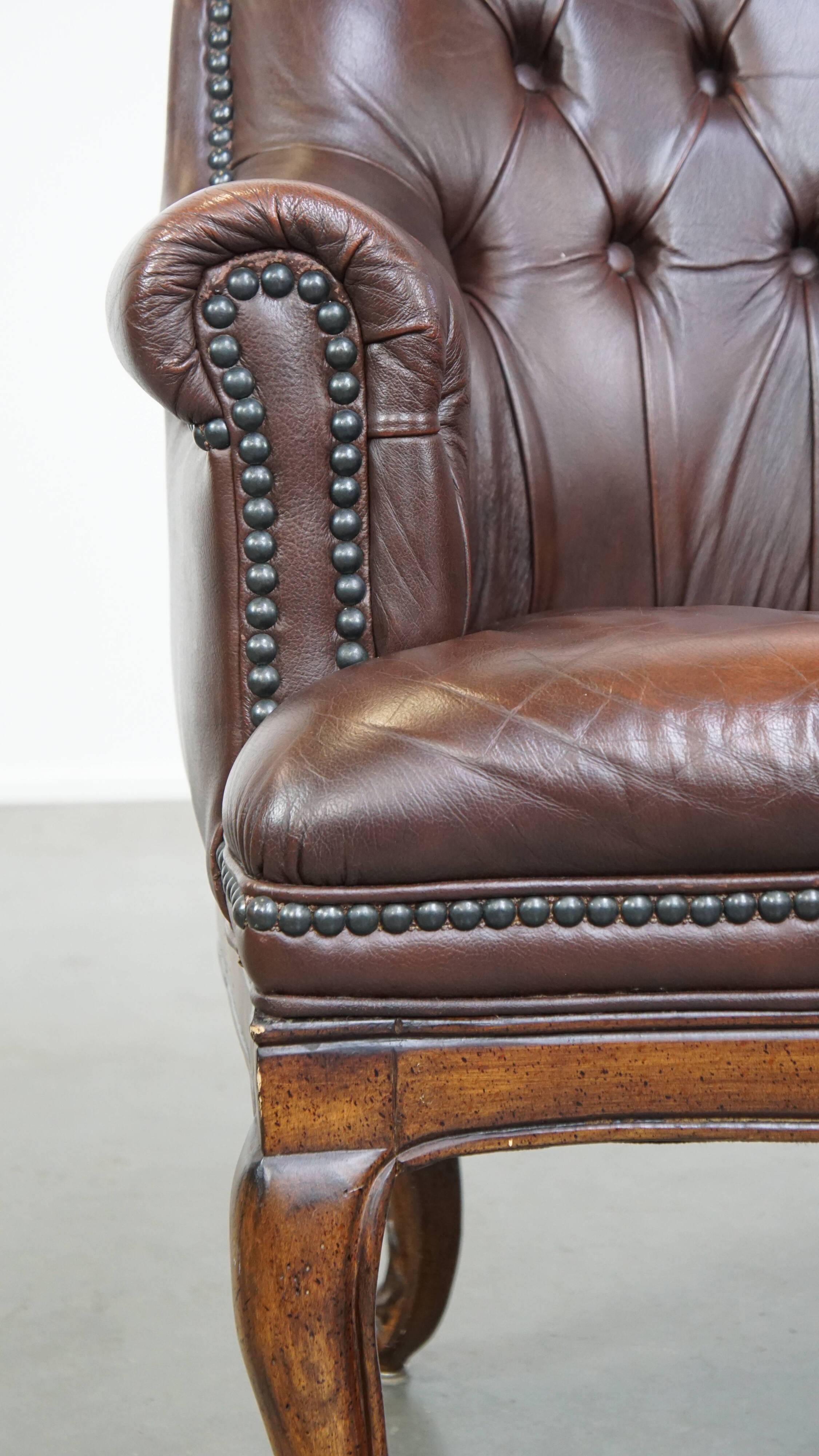 Fauteuil chesterfield anglais classique en cuir de vachette