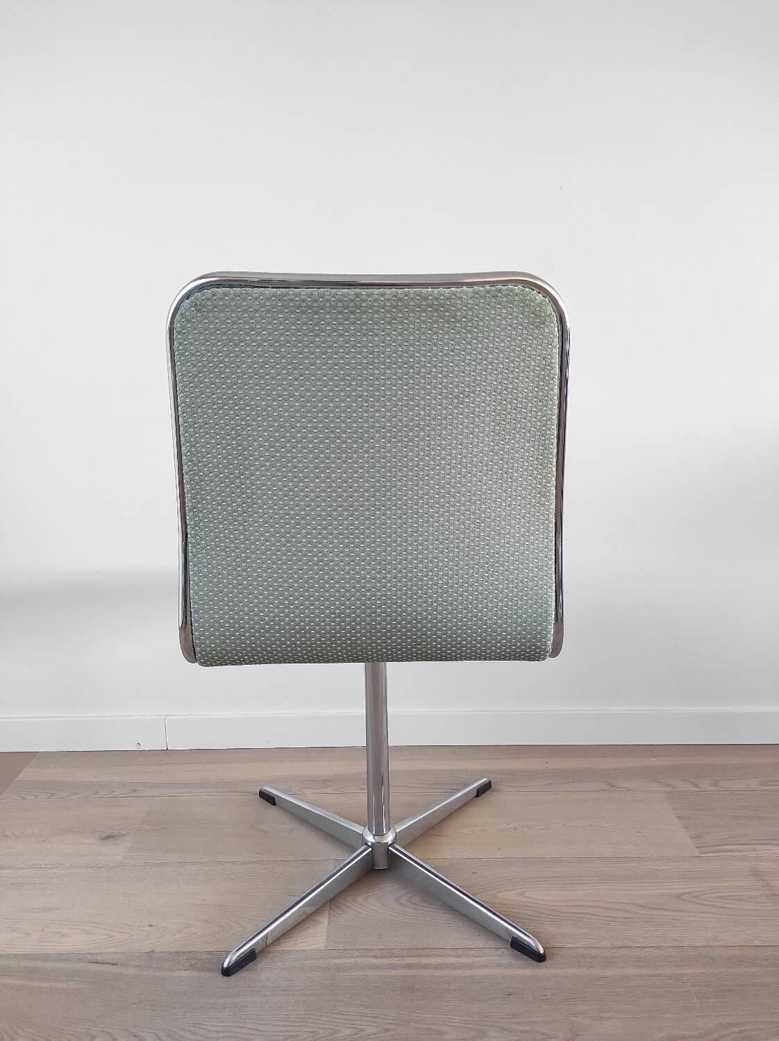 Suite de 6 chaises pivotantes Roche Bobois, 70's