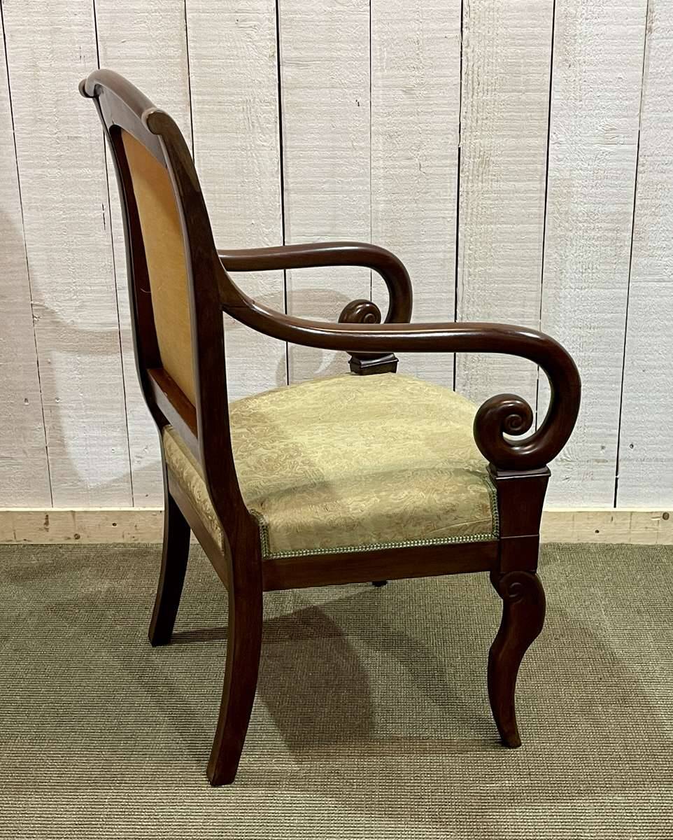 Armchair with crosses - 19th century restoration in mahogany