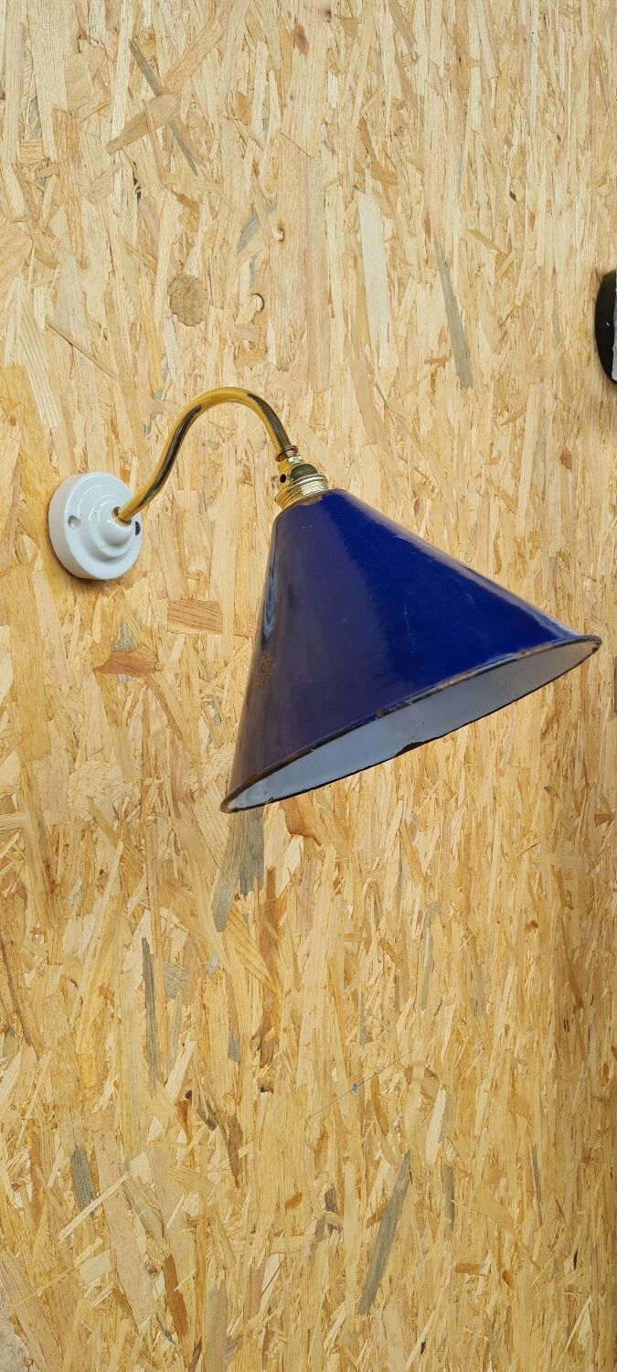 Vintage wall lamp in enamelled sheet metal