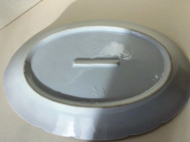 Plat ovale en porcelaine 19 ème